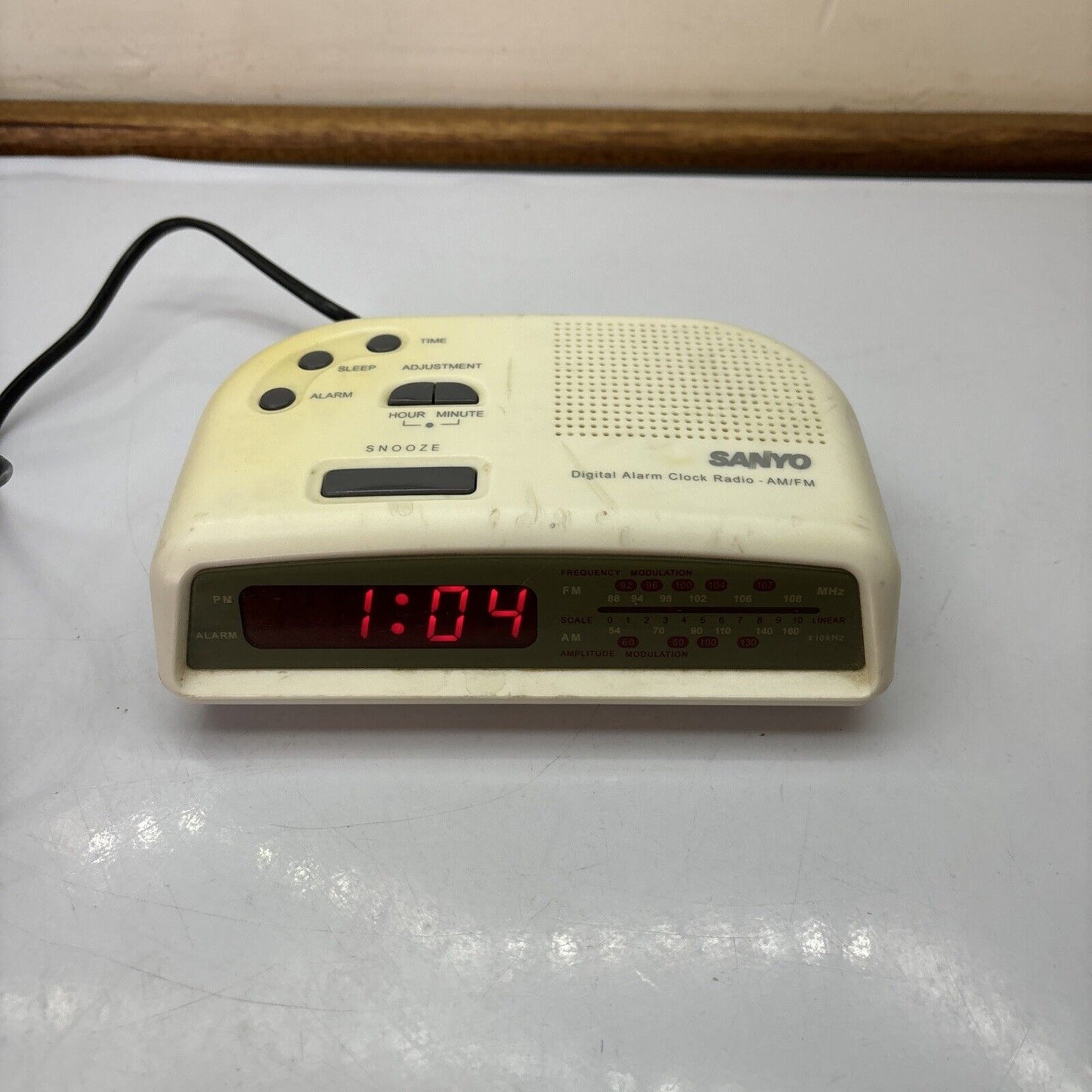 Sanyo RM6015 Alarm Clock AM/FM Radio