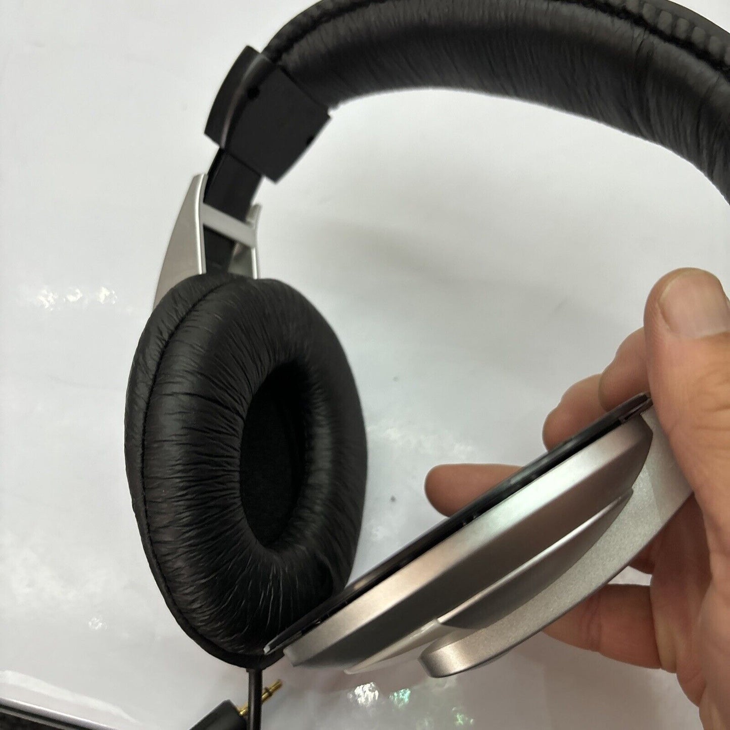 Behringer HPM1000 Headphones 3.5mm Jack *Missing One Ear Cushion*