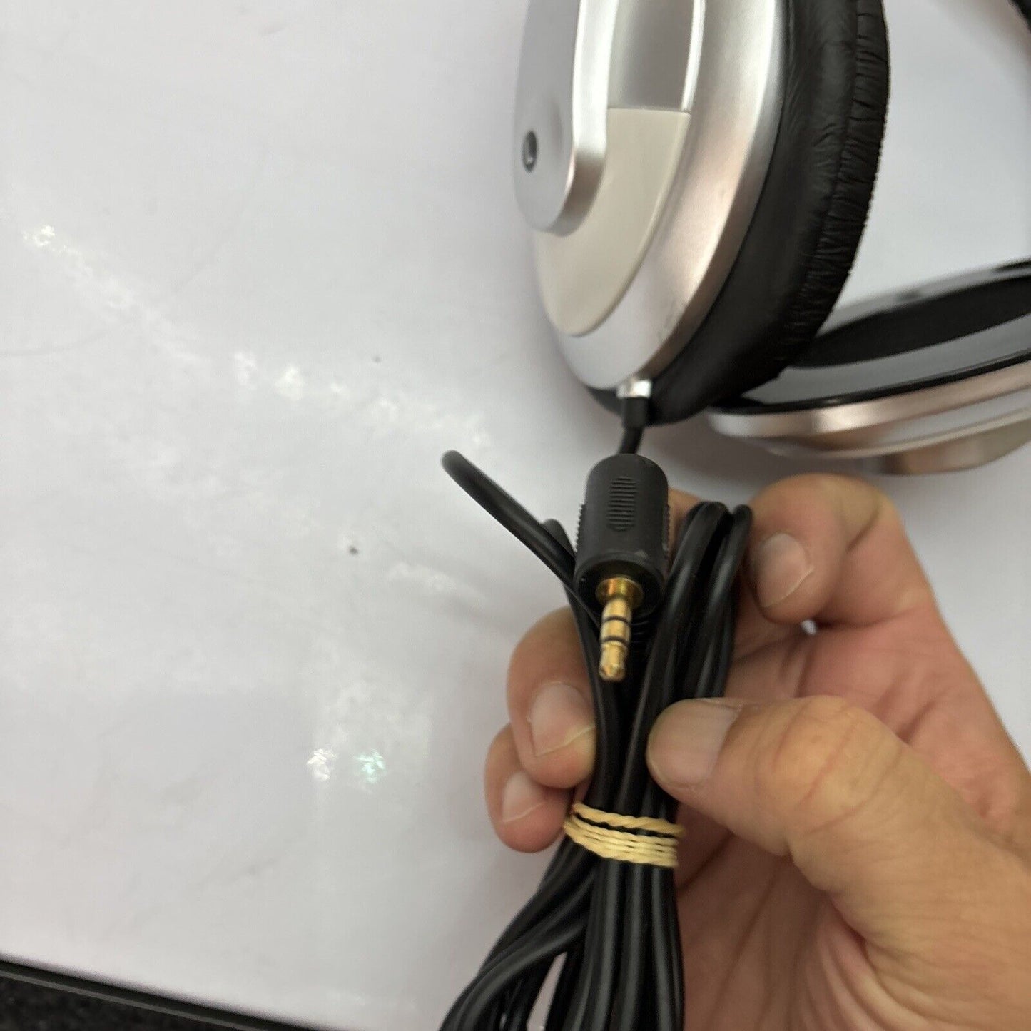 Behringer HPM1000 Headphones 3.5mm Jack *Missing One Ear Cushion*