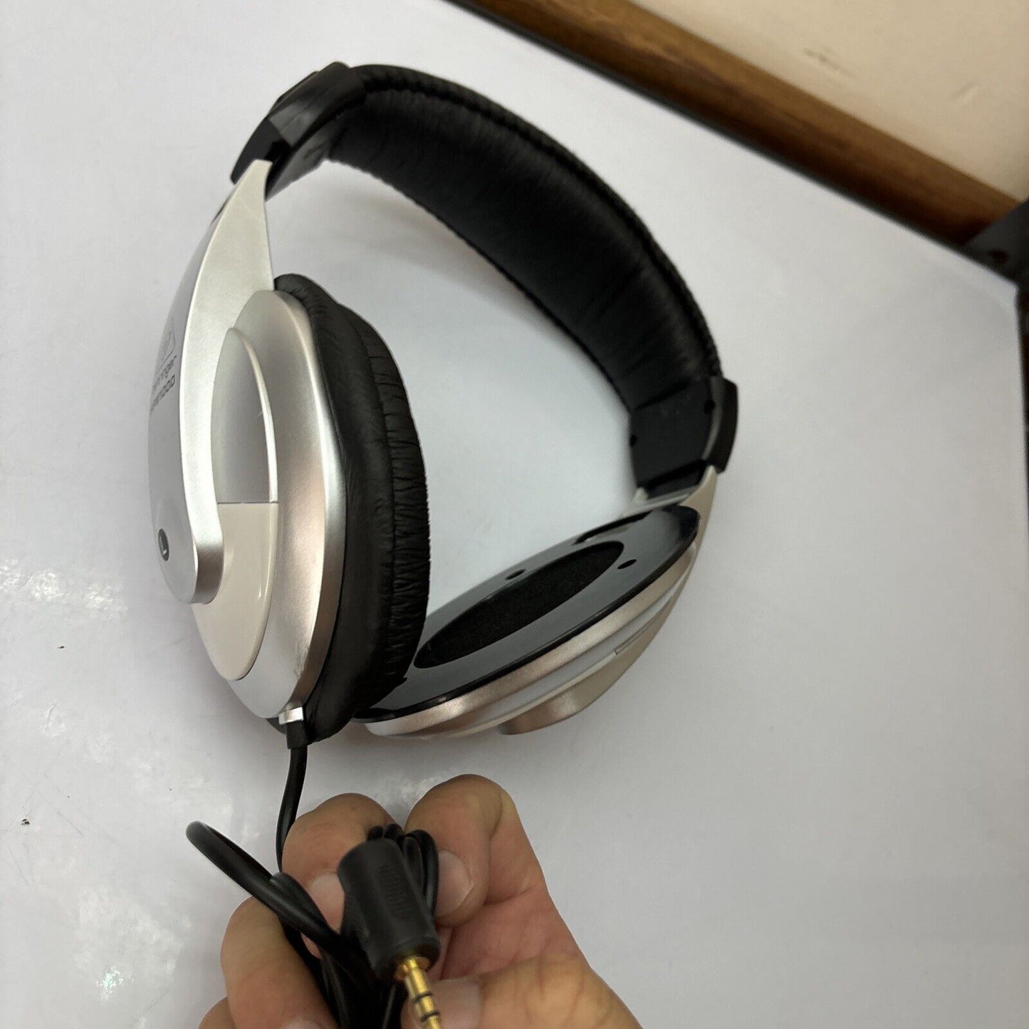 Behringer HPM1000 Headphones 3.5mm Jack *Missing One Ear Cushion*