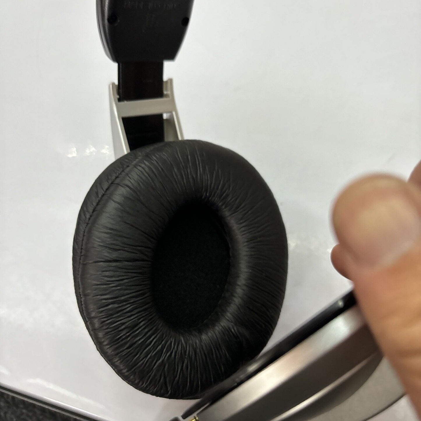 Behringer HPM1000 Headphones 3.5mm Jack *Missing One Ear Cushion*