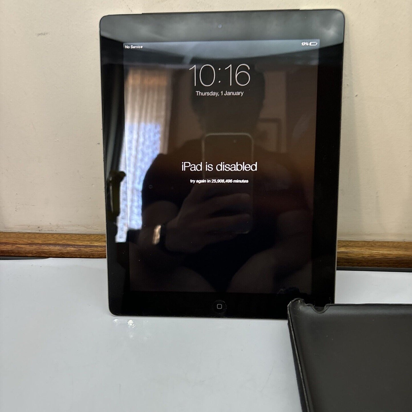 Apple iPad 2 64GB, Wi-Fi + Cellular 9.7" A1396 Locked *For Parts Or Repair*