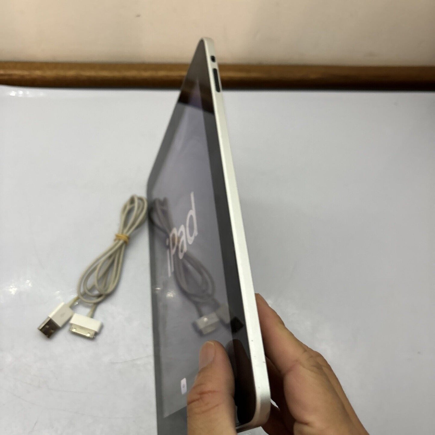 Apple iPad 1st Generation A1219 32GB Unlocked