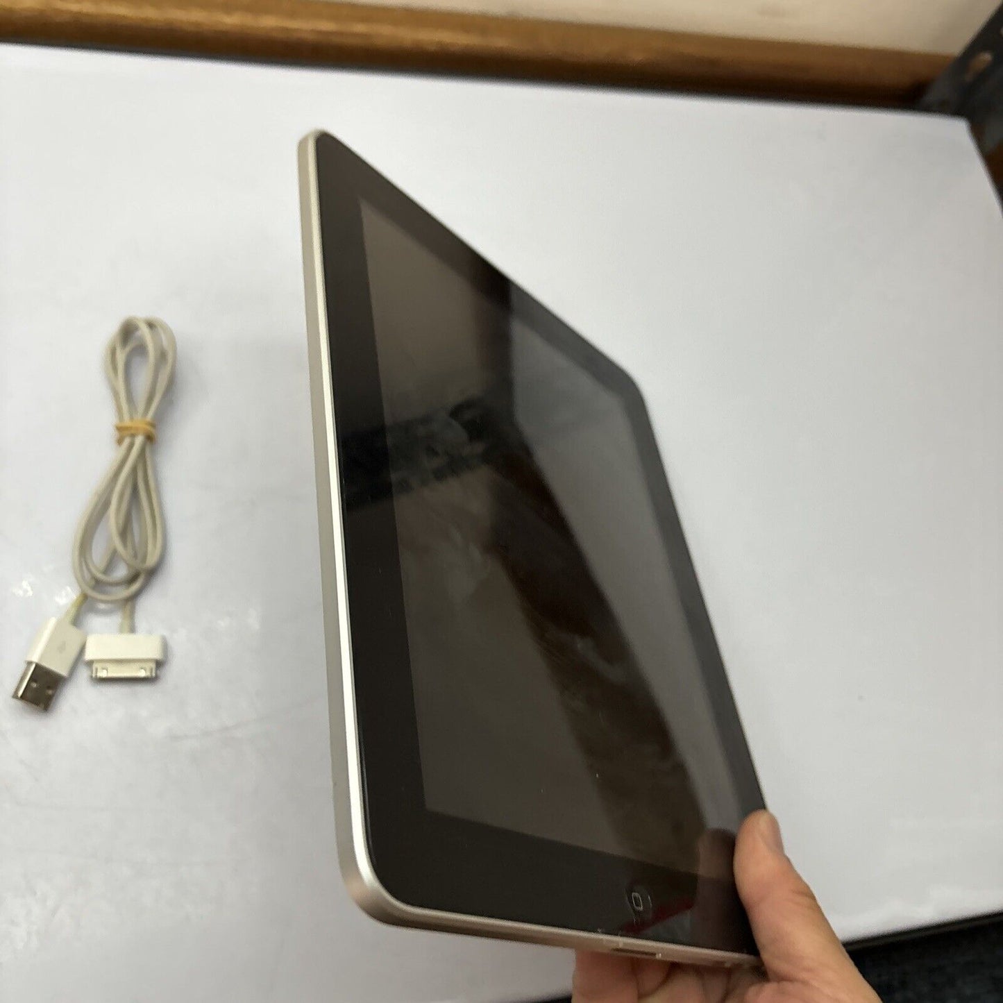 Apple iPad 1st Generation A1219 32GB Unlocked