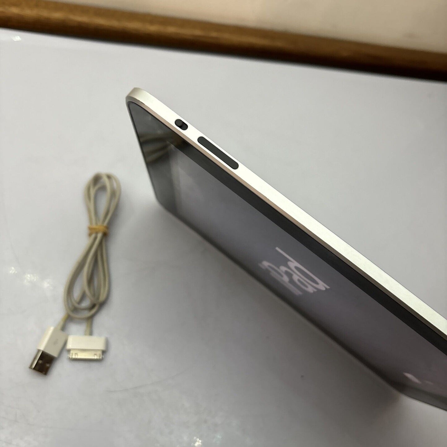 Apple iPad 1st Generation A1219 32GB Unlocked