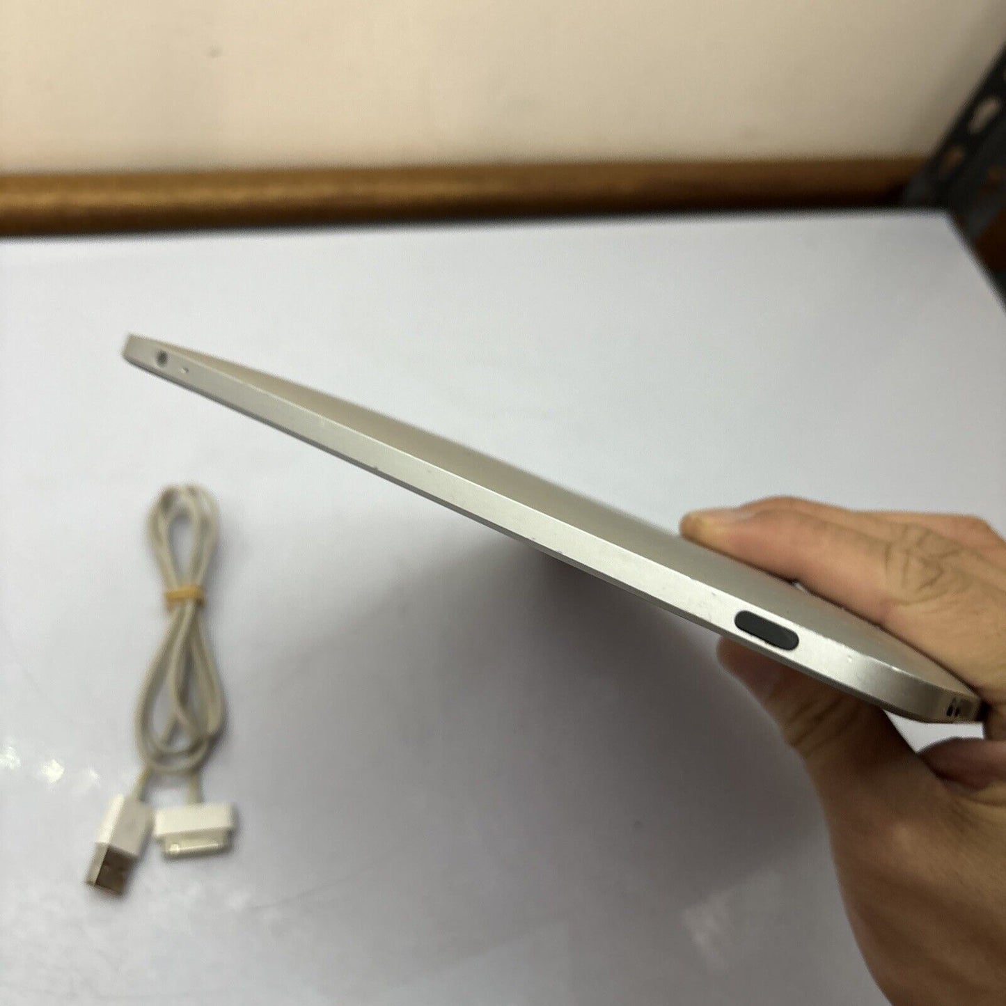 Apple iPad 1st Generation A1219 32GB Unlocked