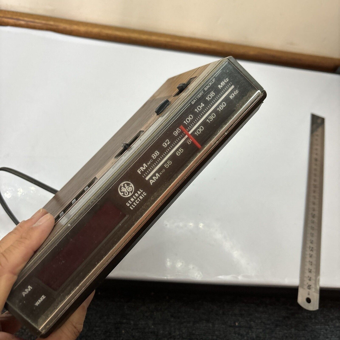 General Electric GE 7-4624 Alarm Clock FM/AM Radio *Buzzing Sound - For Parts*