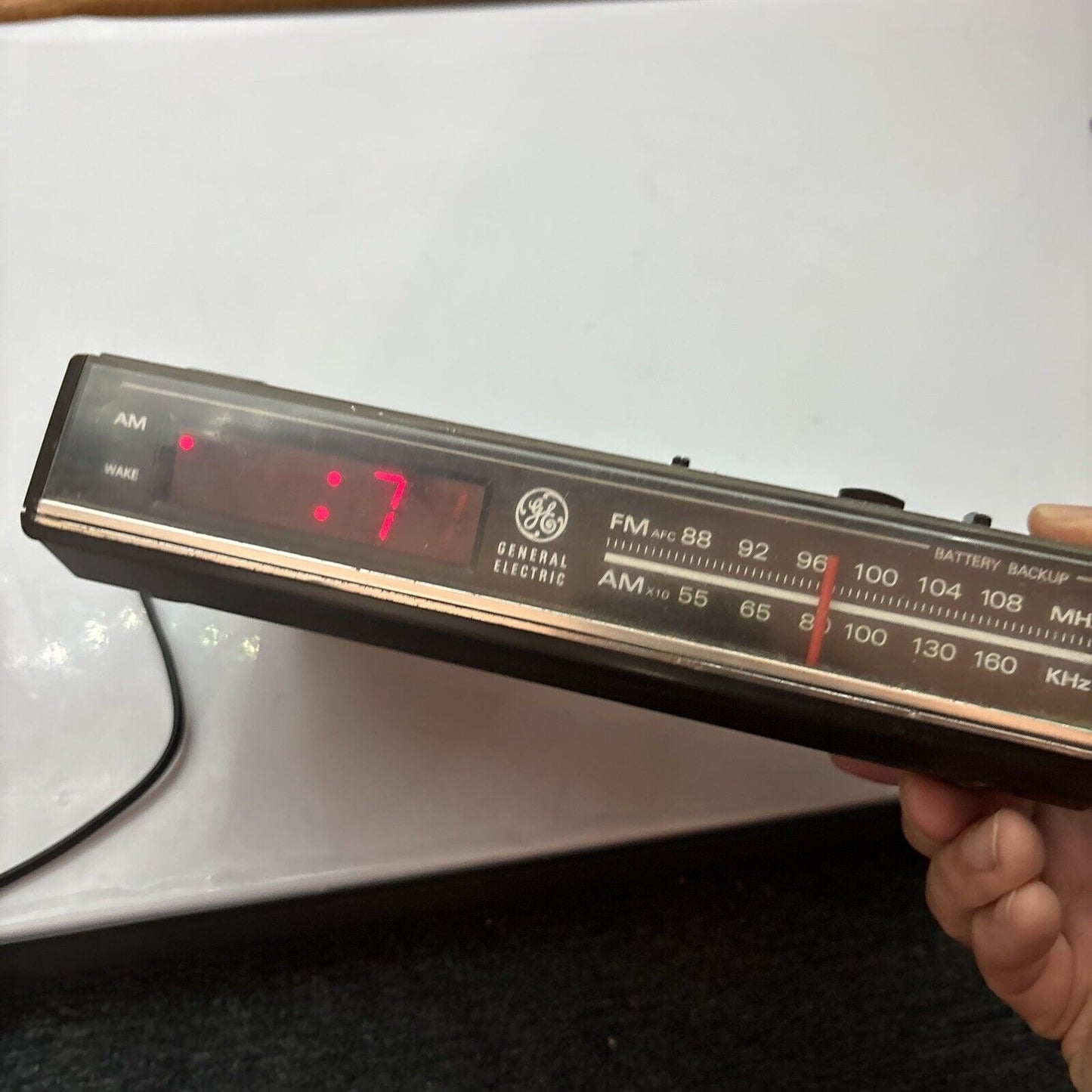 General Electric GE 7-4624 Alarm Clock FM/AM Radio *Buzzing Sound - For Parts*