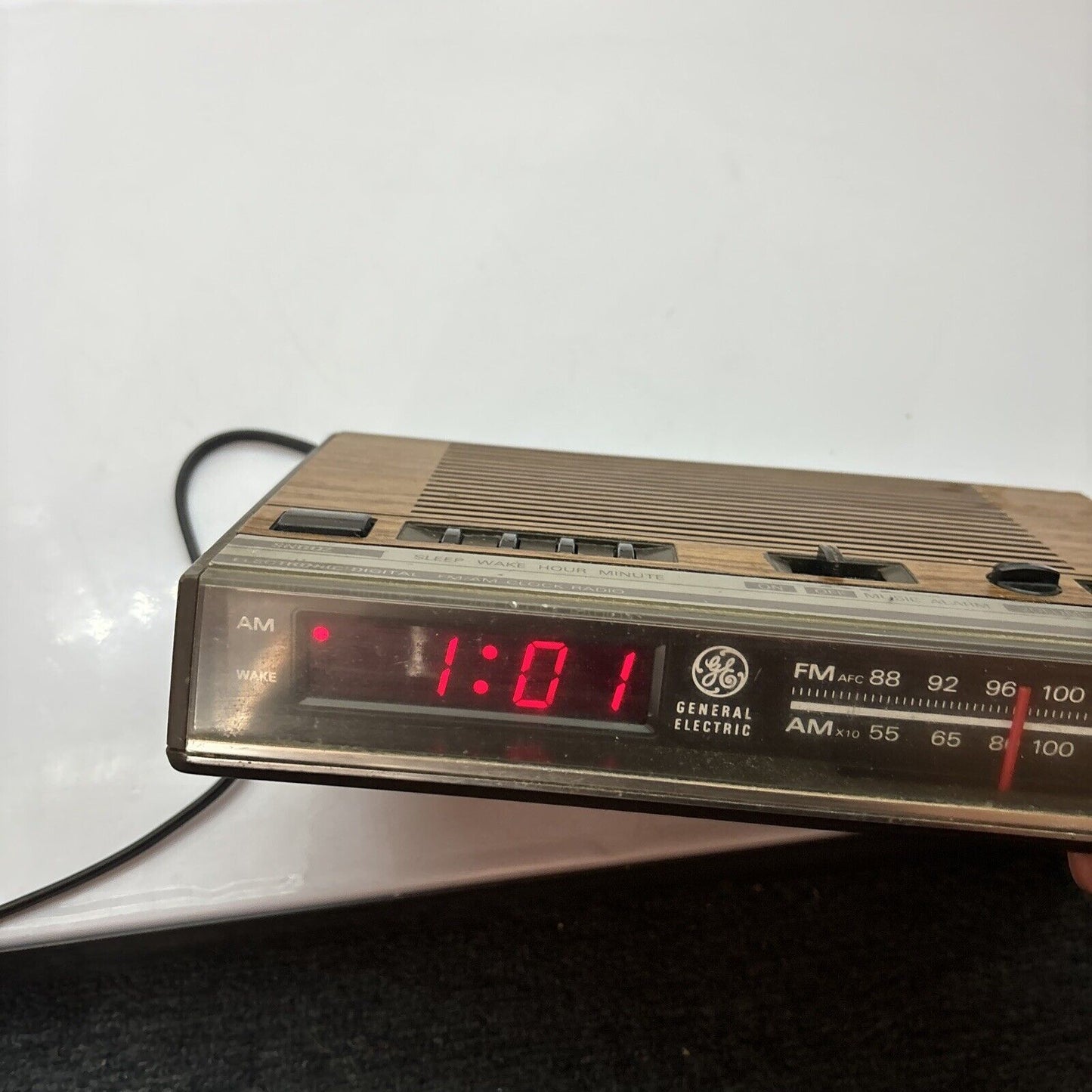 General Electric GE 7-4624 Alarm Clock FM/AM Radio *Buzzing Sound - For Parts*