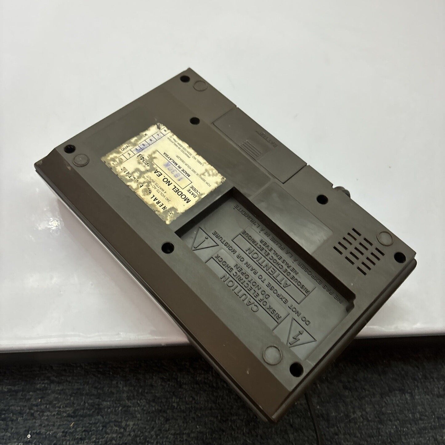 General Electric GE 7-4624 Alarm Clock FM/AM Radio *Buzzing Sound - For Parts*