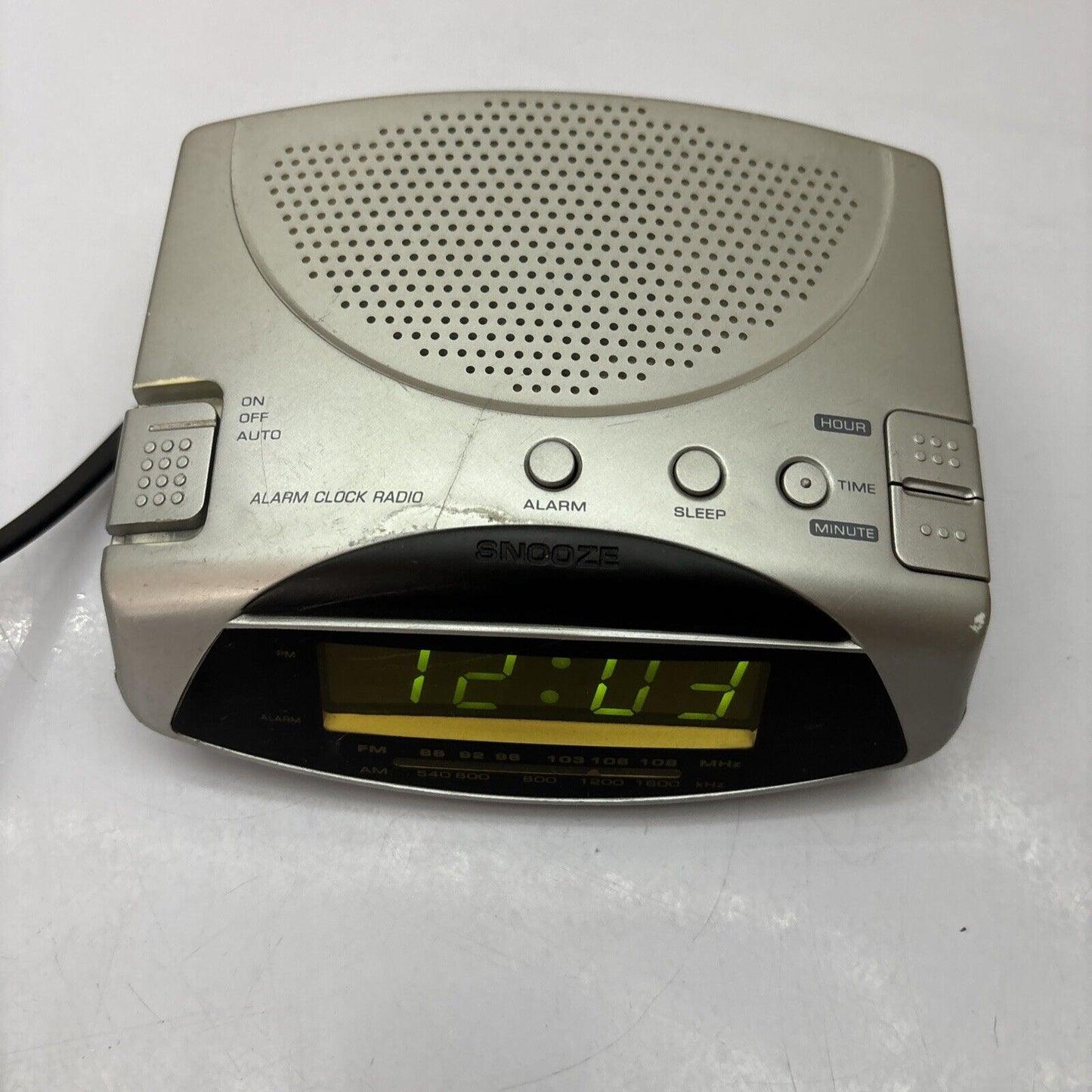 Audiosonic KM68G Alarm Clock FM/AM Radio