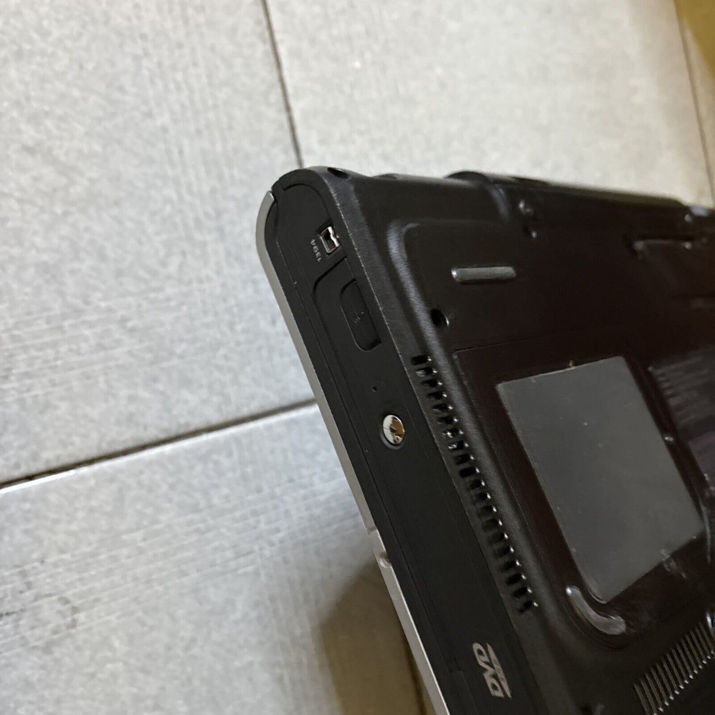 Compaq Evo N1000C 30gb HDD 768mb RAM 3.5" Floppy CD Drive *For Parts Or Repair*