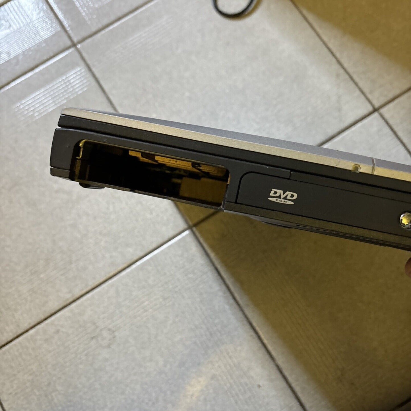 Compaq Evo N1000C 30gb HDD 768mb RAM 3.5" Floppy CD Drive *For Parts Or Repair*