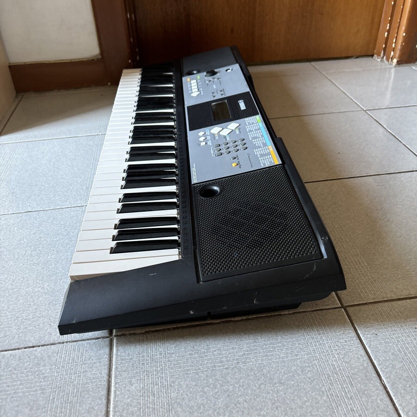 Yamaha PSR-E233 Electronic Keyboard 61-Keys with Adapter