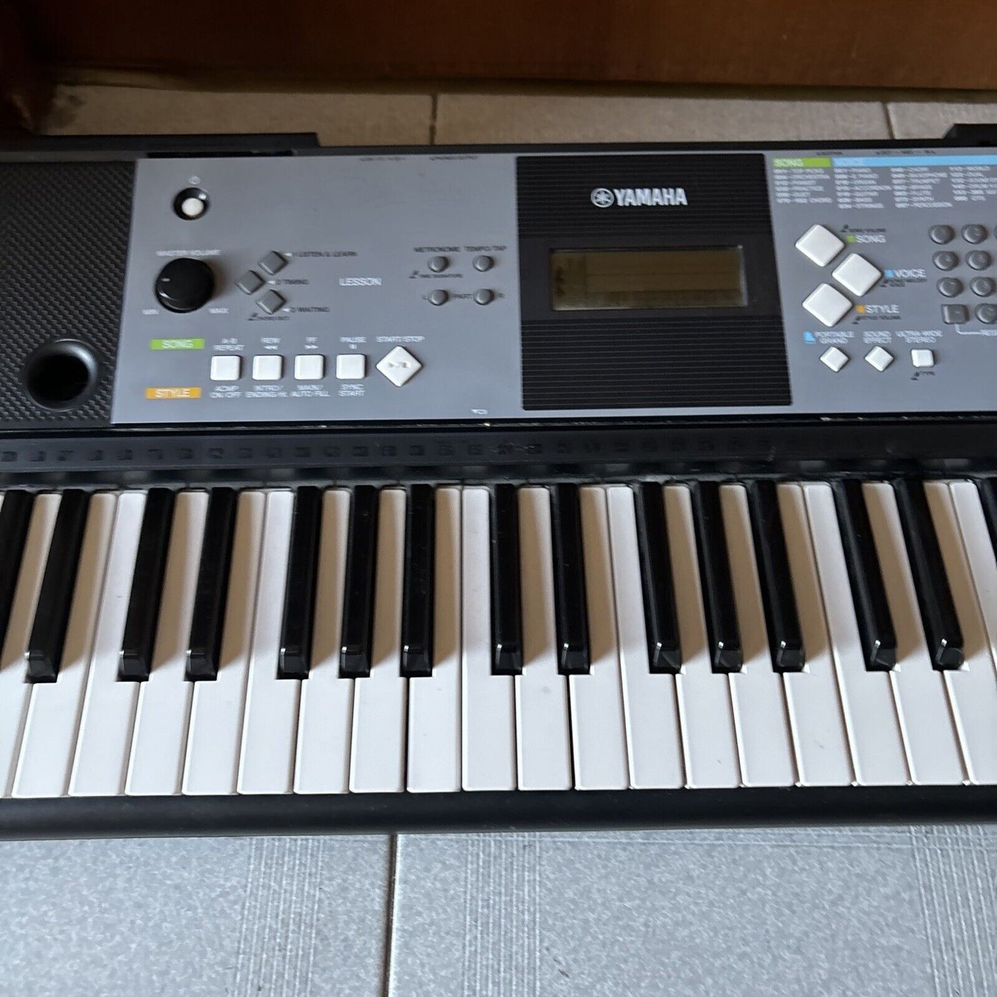 Yamaha PSR-E233 Electronic Keyboard 61-Keys with Adapter