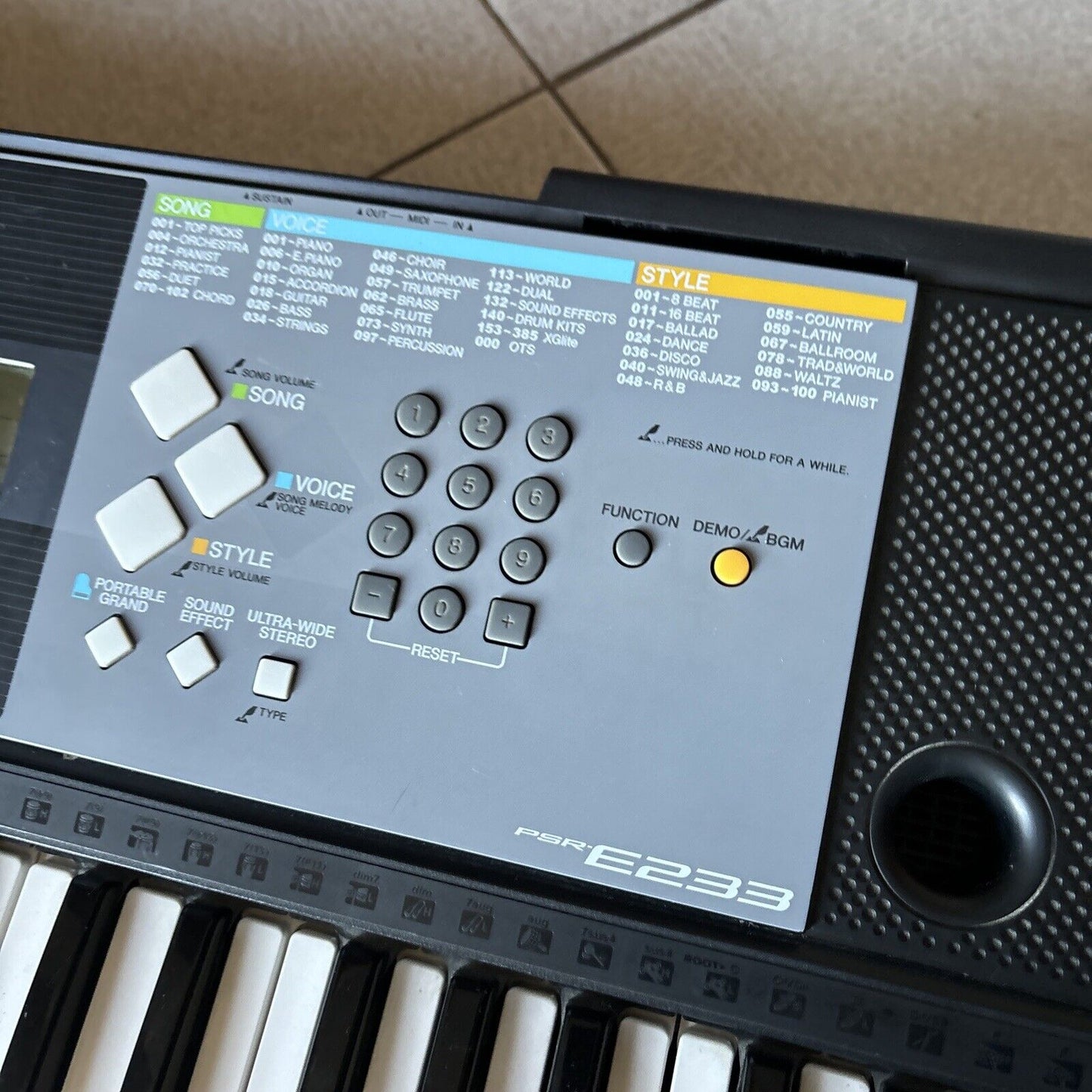 Yamaha PSR-E233 Electronic Keyboard 61-Keys with Adapter