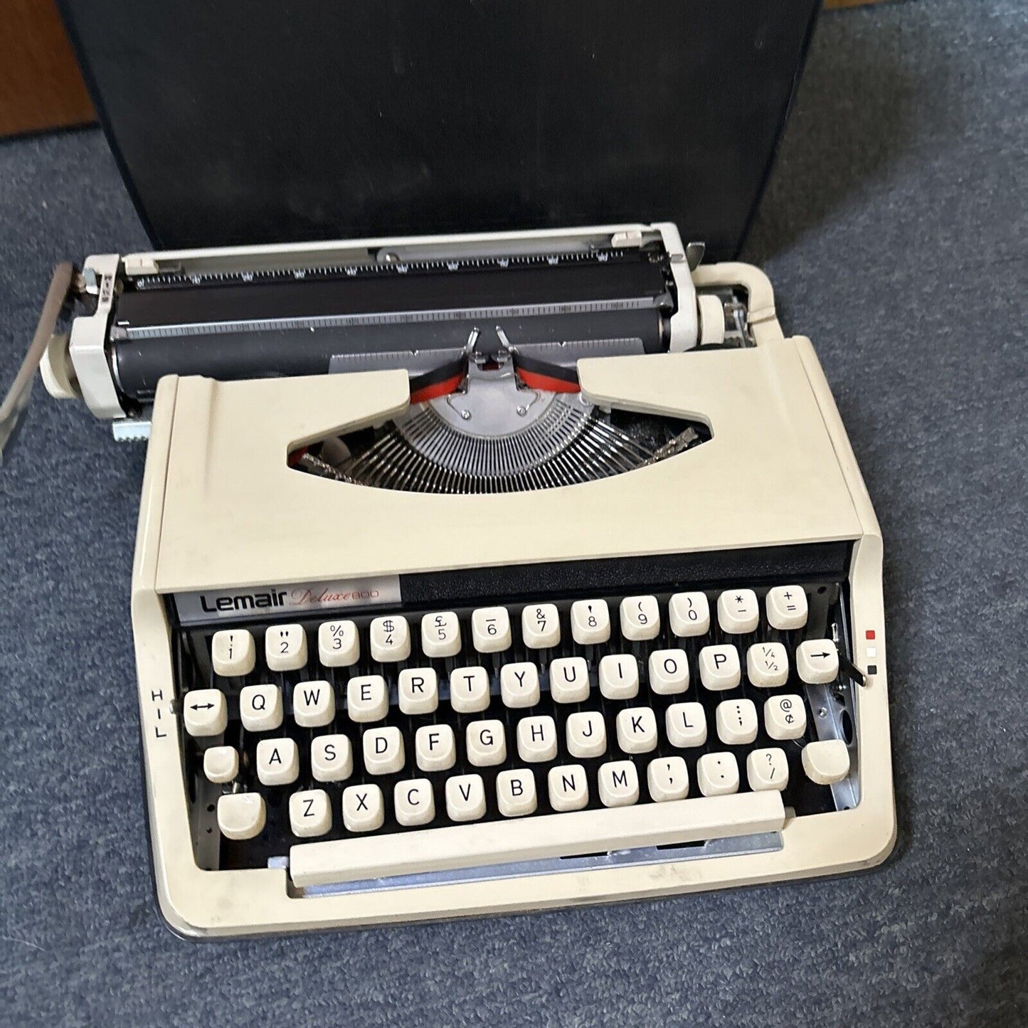Brother Lemair Deluxe 800 Portable Manual Typewriter with Case