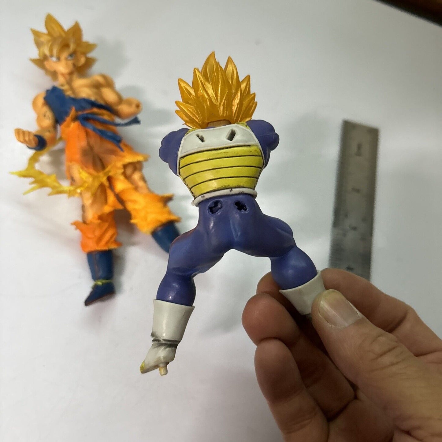 2x Dragon Ball Z Figures Super Saiyan Vegeta & Son Goku