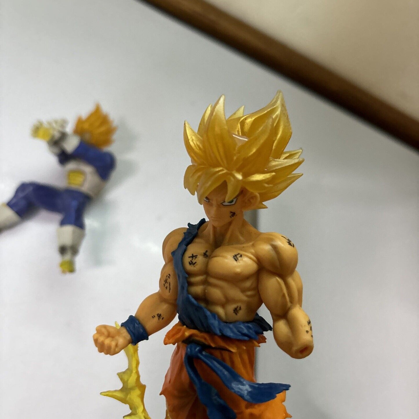 2x Dragon Ball Z Figures Super Saiyan Vegeta & Son Goku