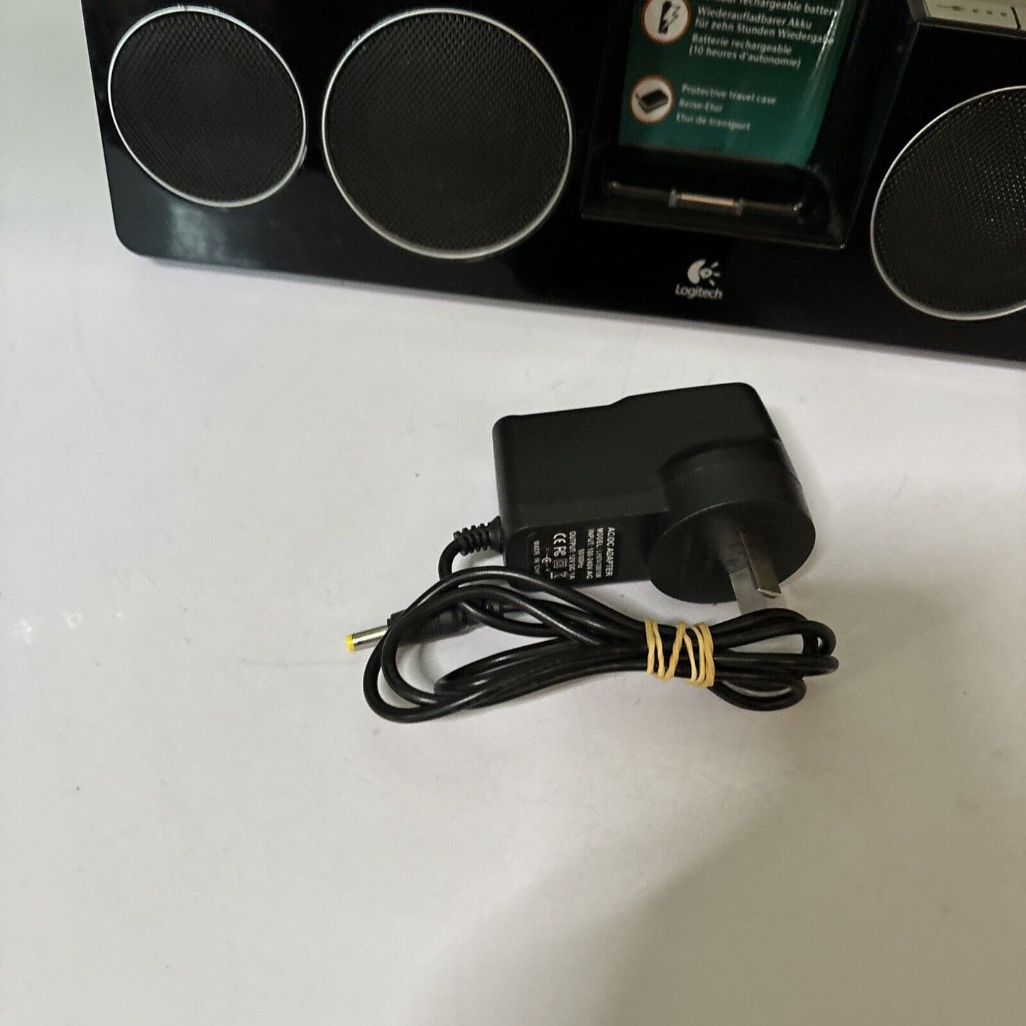 Logitech Pure-Fi Anywhere 2 Rechargeable Speaker 30-Pin iPod Dock S-00001