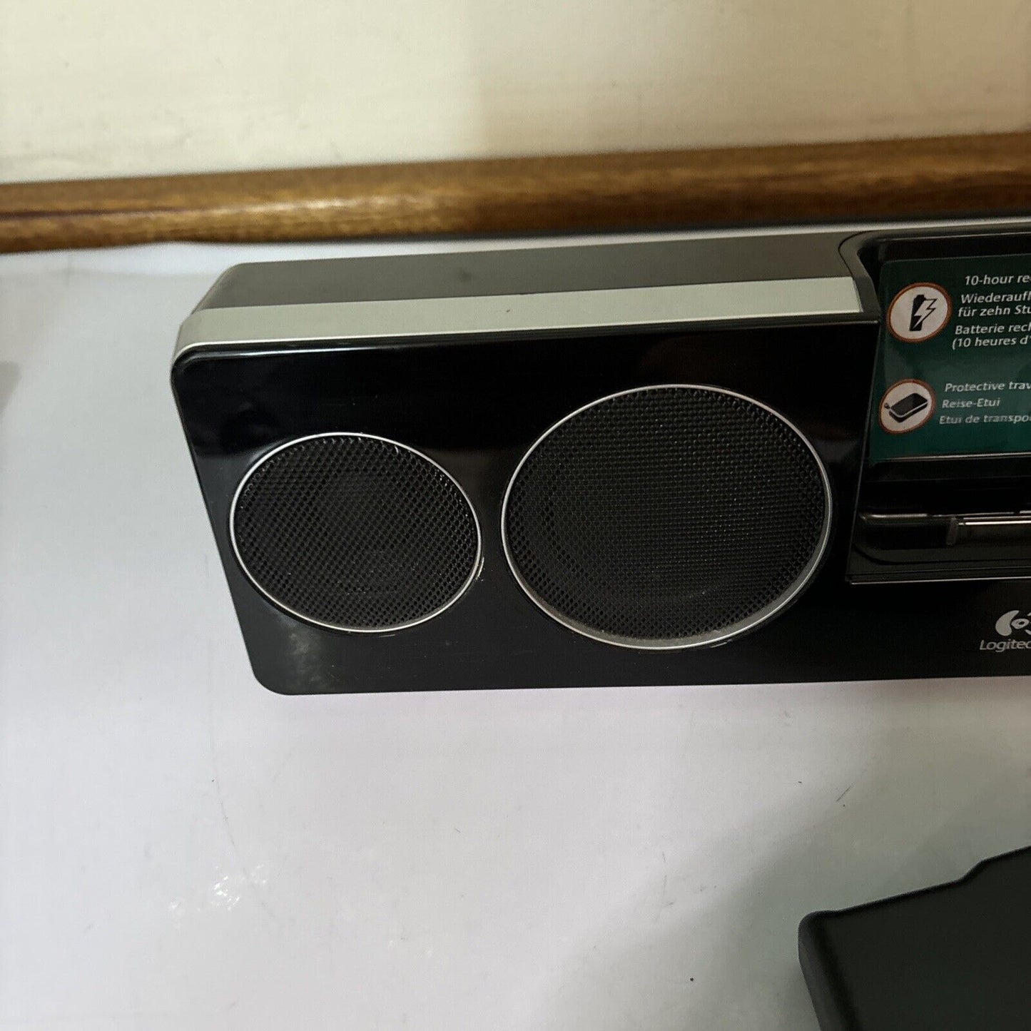 Logitech Pure-Fi Anywhere 2 Rechargeable Speaker 30-Pin iPod Dock S-00001