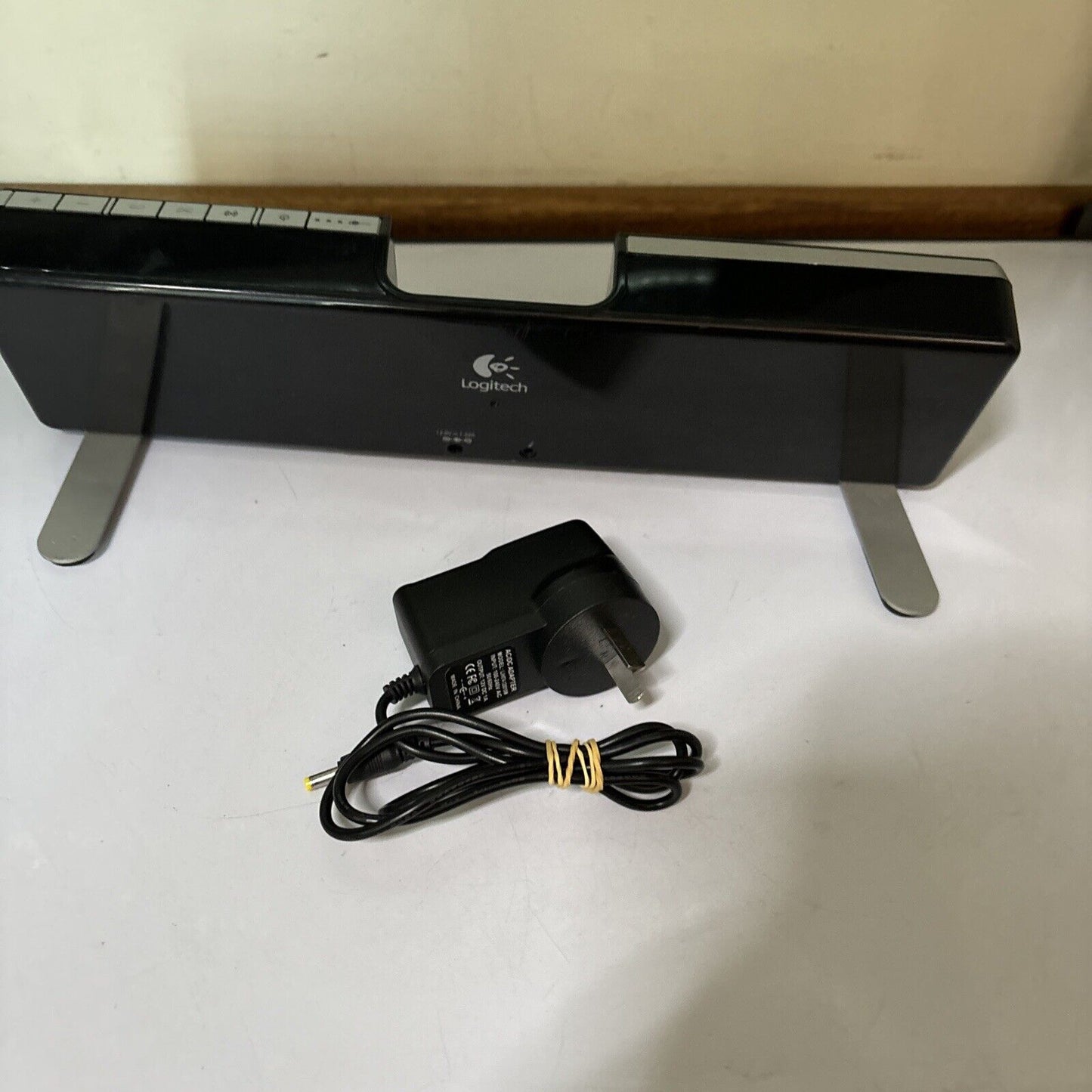 Logitech Pure-Fi Anywhere 2 Rechargeable Speaker 30-Pin iPod Dock S-00001