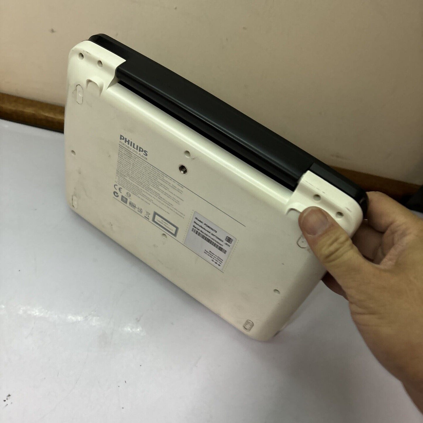 Philips Portable 9" DVD Player Divx  PD9030/79 Region 4