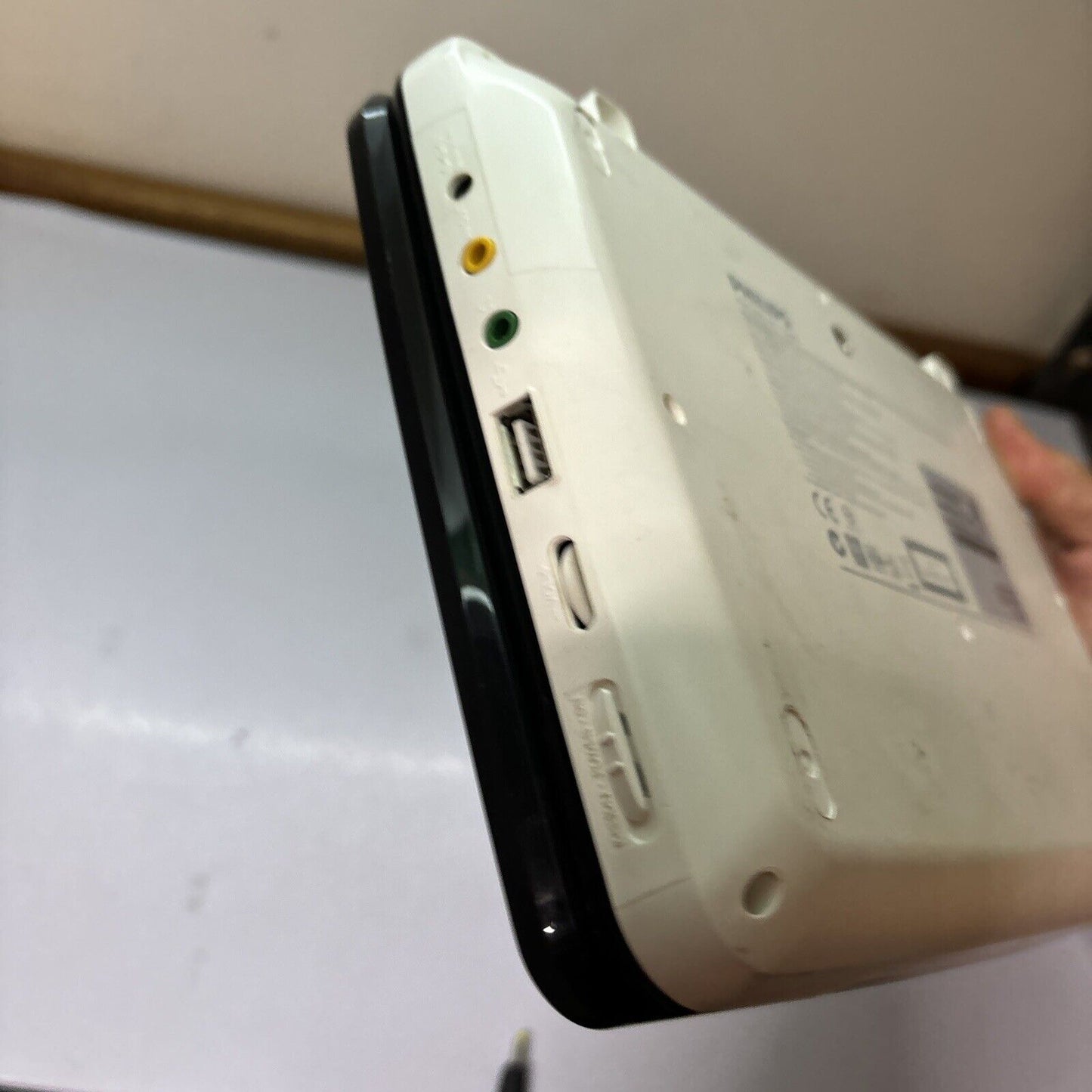 Philips Portable 9" DVD Player Divx  PD9030/79 Region 4