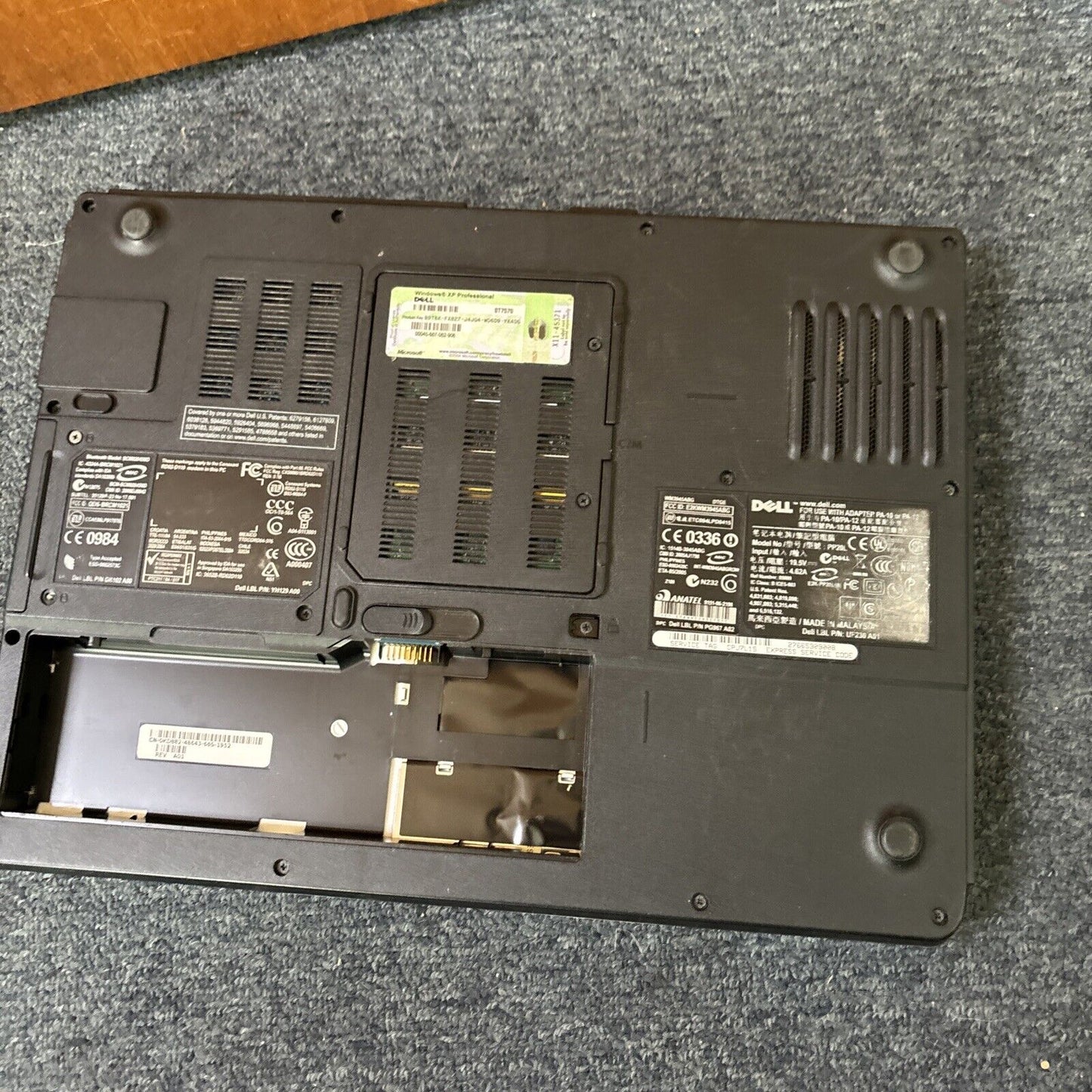 Dell Inspiron 6400 Notebook Intel T2400 1gb RAM 100gb HDD DVD Drive *No Battery*