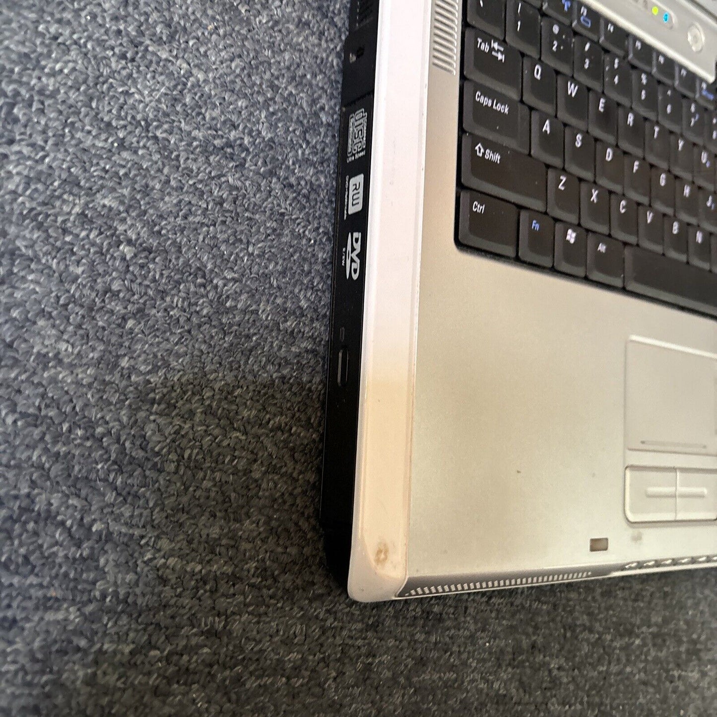 Dell Inspiron 6400 Notebook Intel T2400 1gb RAM 100gb HDD DVD Drive *No Battery*