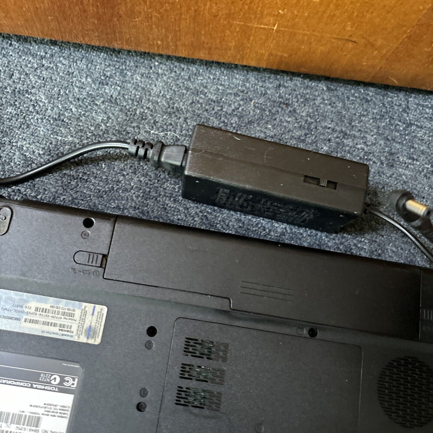 Toshiba Satellite C665 i3-2310M 4gb RAM 300gb HDD DVD *Arrow Keys Not Working