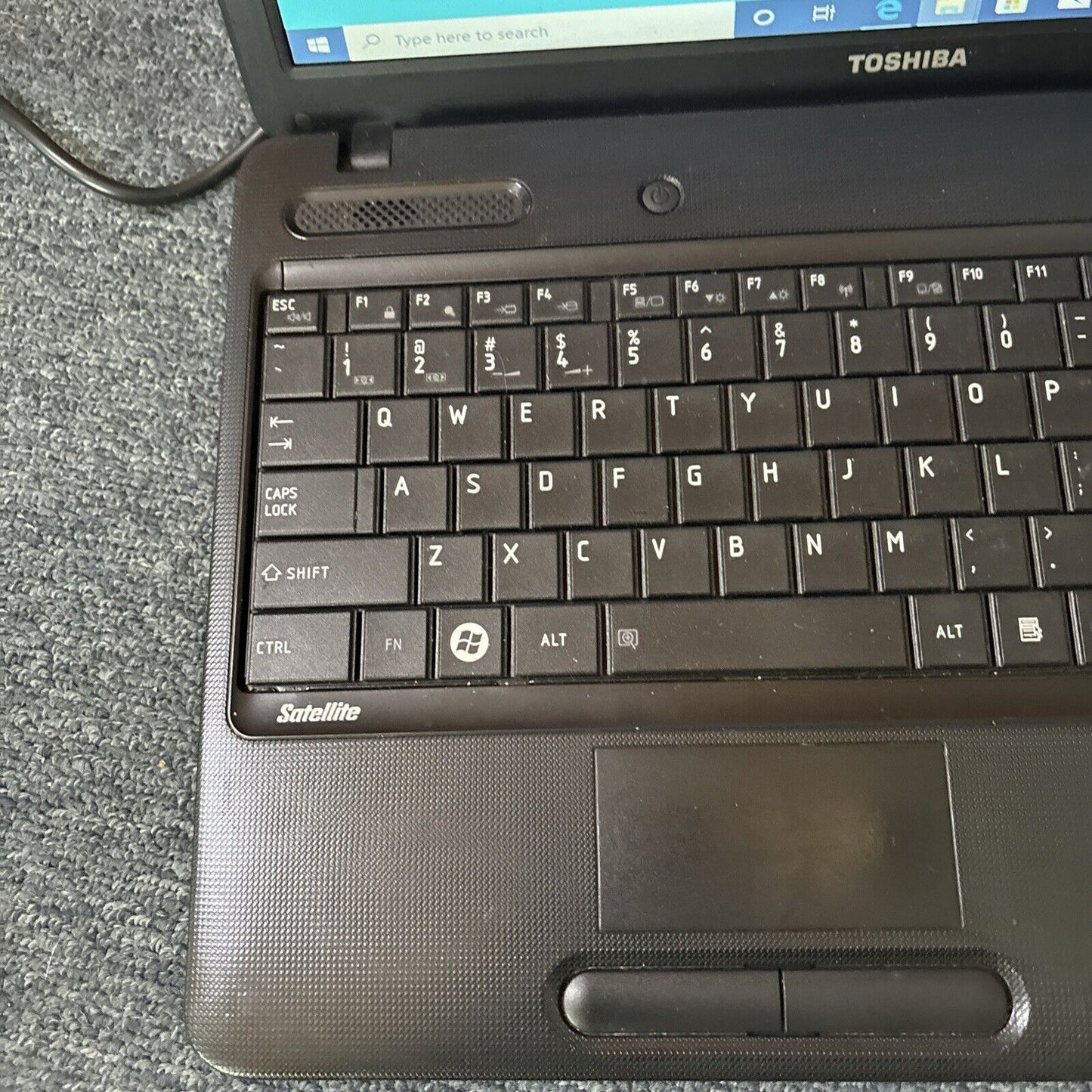 Toshiba Satellite C665 i3-2310M 4gb RAM 300gb HDD DVD *Arrow Keys Not Working