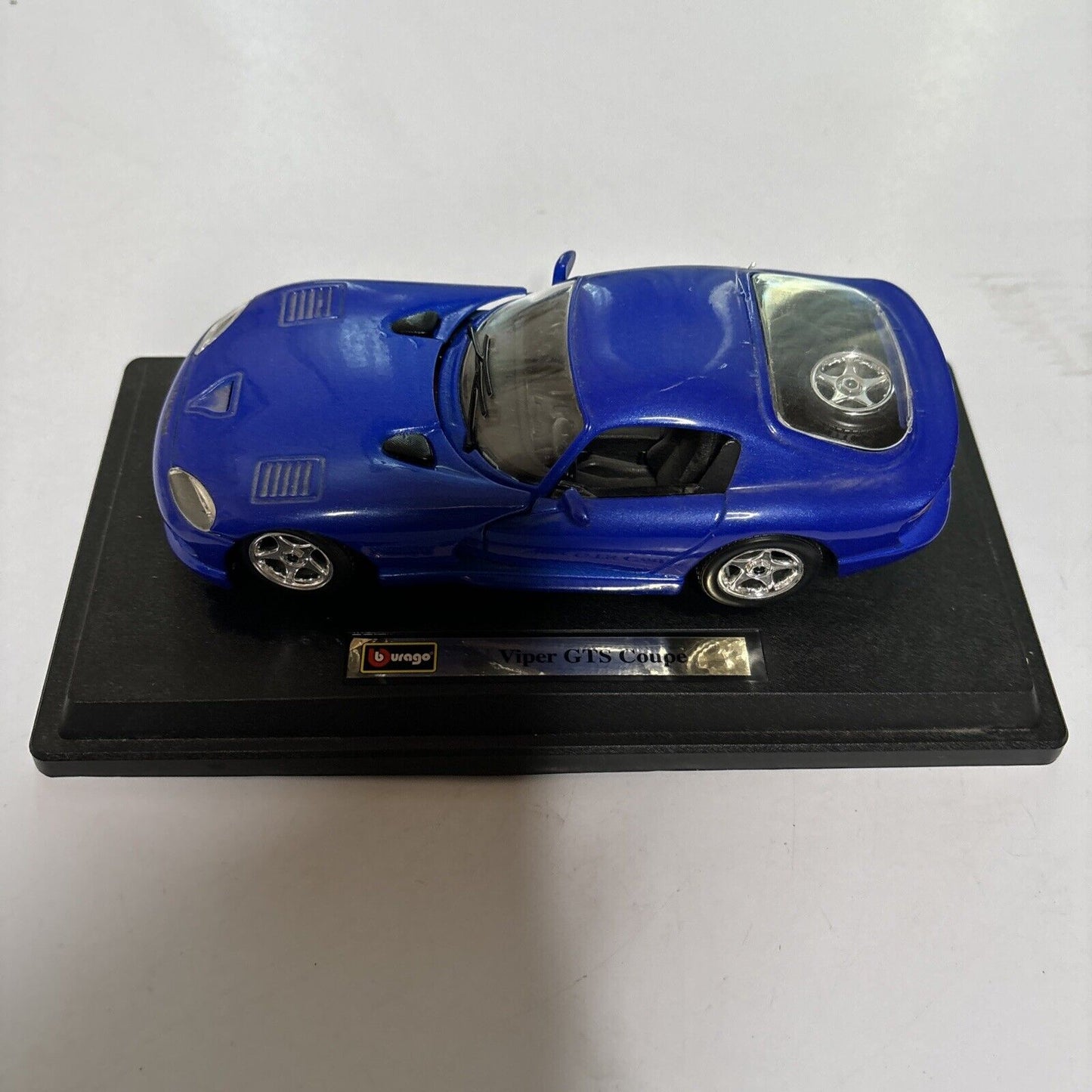 Burago Dodge Viper GTS Coupe 28-06032-P2 Car Model