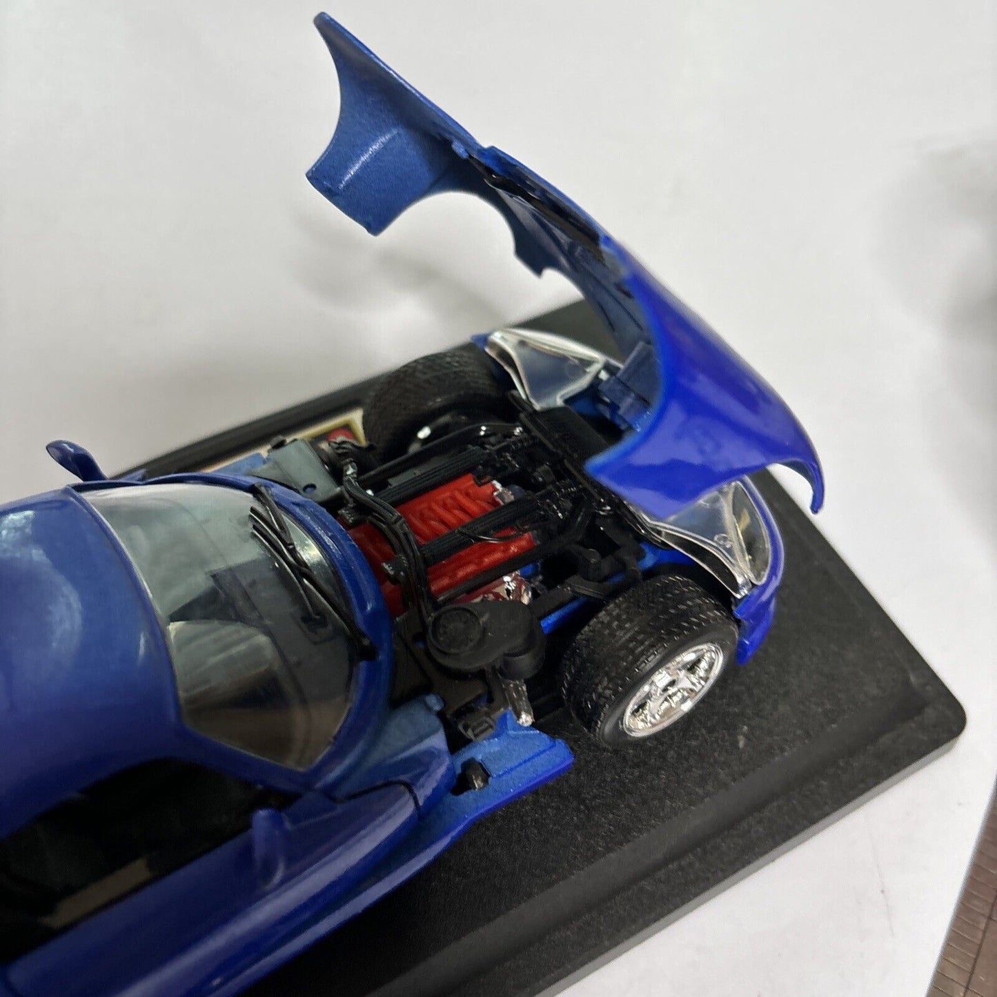 Burago Dodge Viper GTS Coupe 28-06032-P2 Car Model