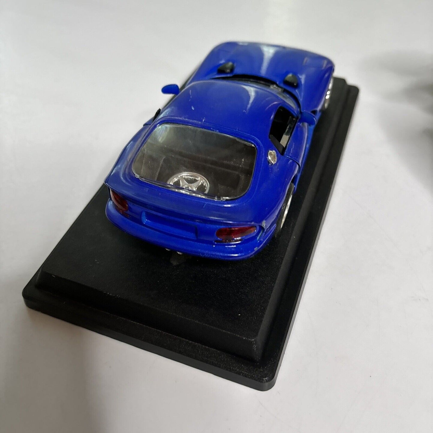 Burago Dodge Viper GTS Coupe 28-06032-P2 Car Model