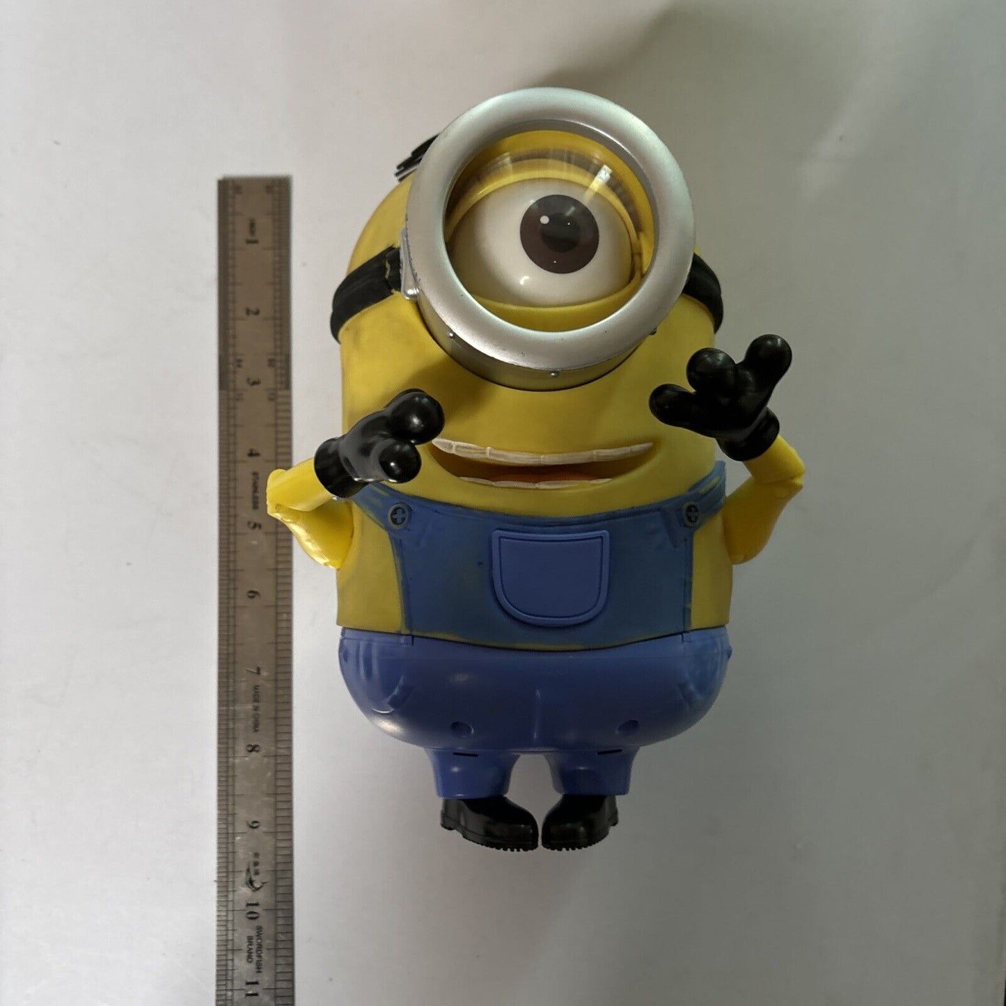 2x Minions Bob and Stuart 8" ThinkWay Toys