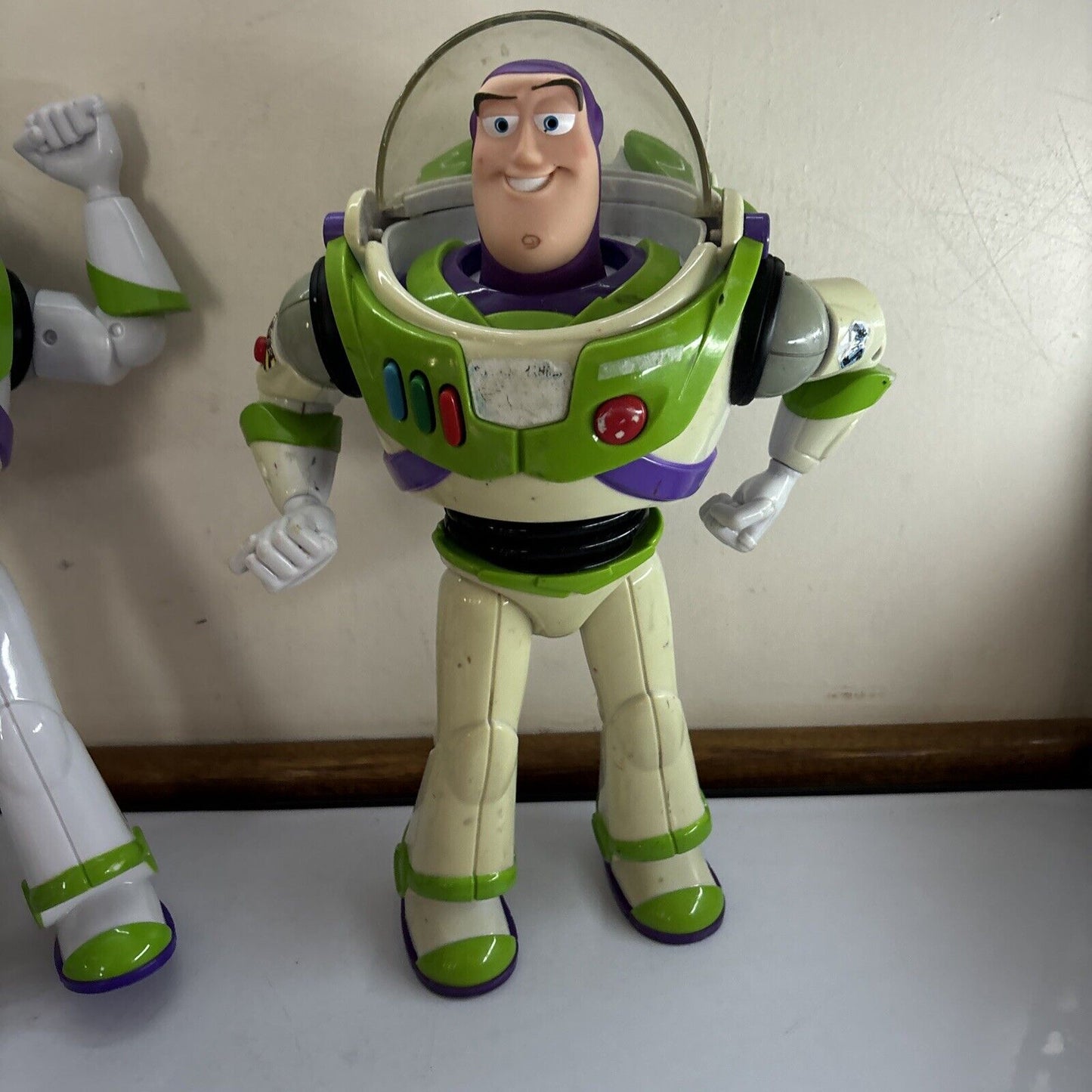 3x Buzz Lightyear 12" & 1x 7" / Woody 12" Toy Story Figure Working
