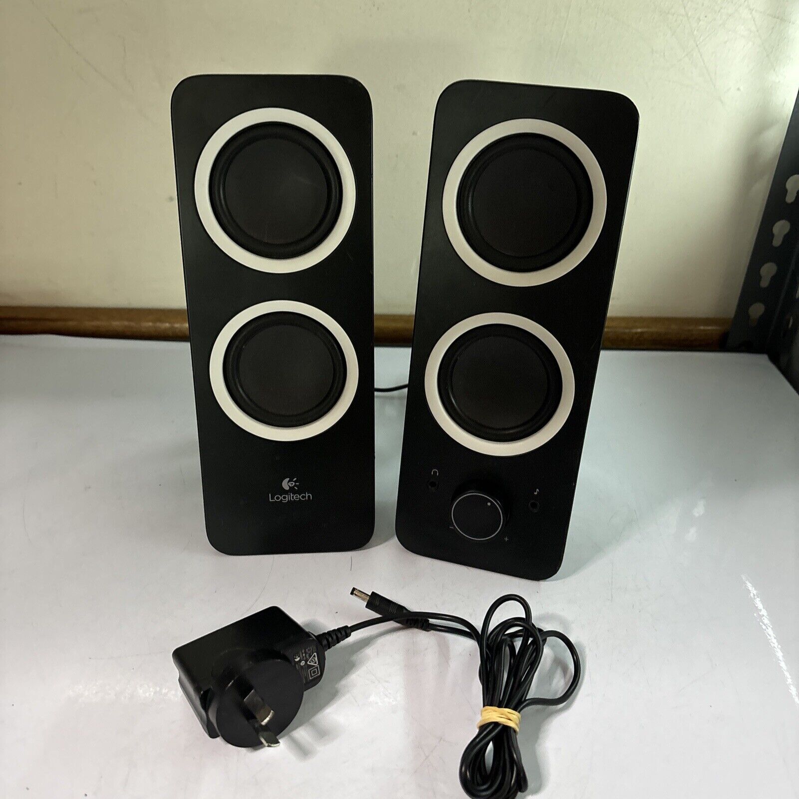 Logitech Multimedia Speakers Z200 S-00135 3.5mm – Retro Unit