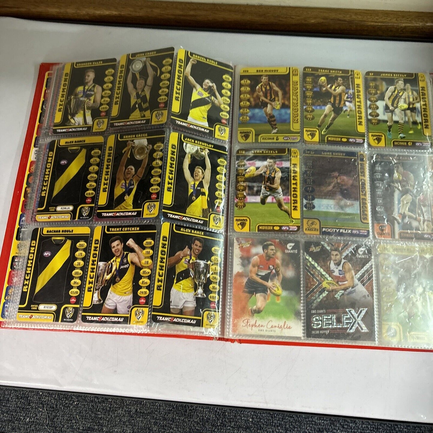 AFL Team 2018 Collector Album 111 Cards