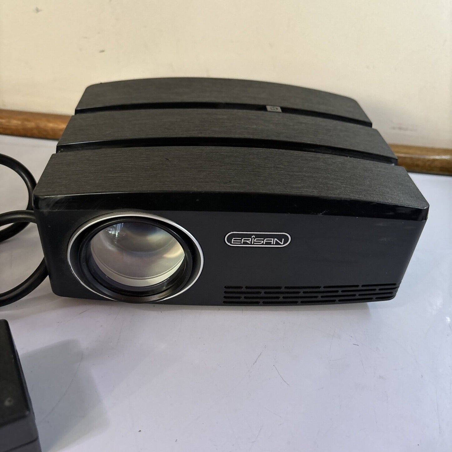 Erisan LCD Projector With Android GP80UP *No Remote Control*
