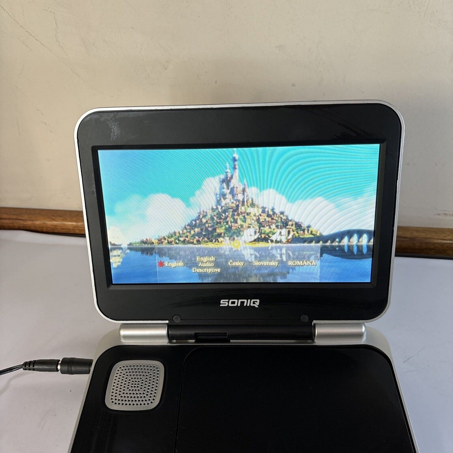 Soniq Portable DVD Player 8" QMD80B Region 4