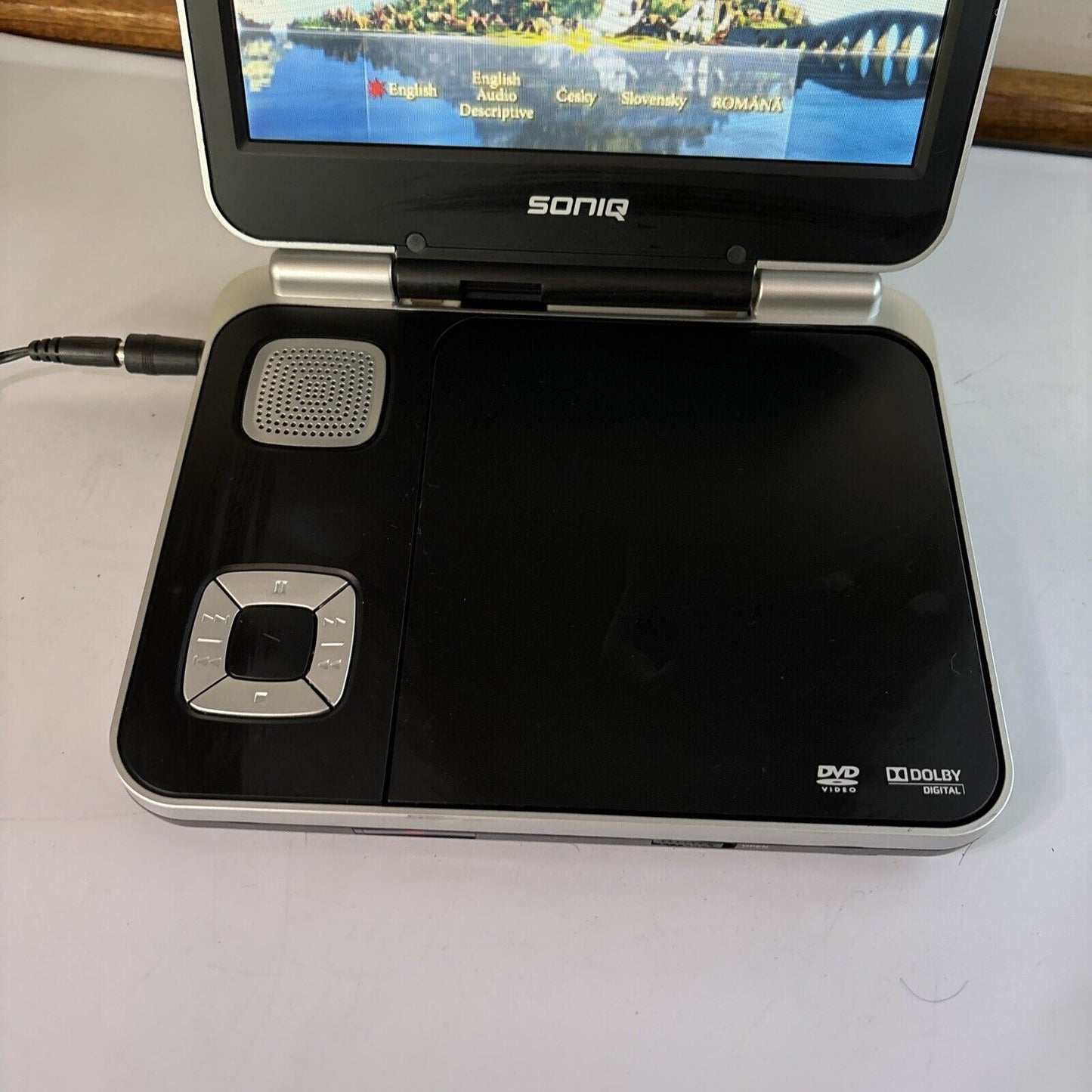 Soniq Portable DVD Player 8" QMD80B Region 4