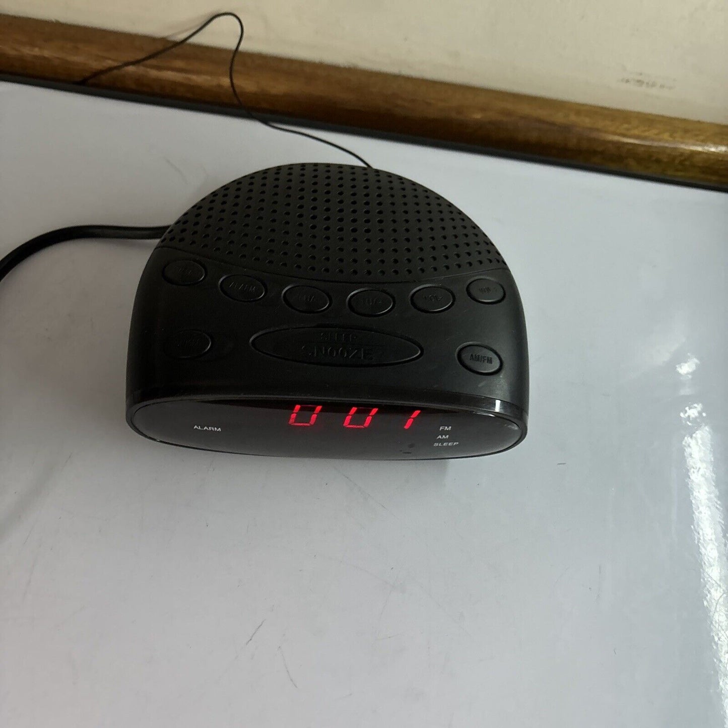 Target Alarm Clock AM/FM Radio KW121