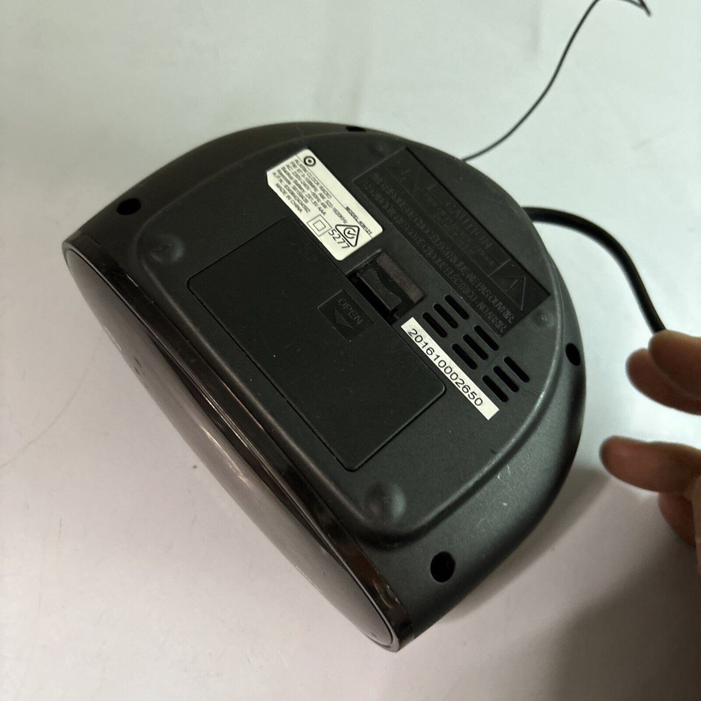 Target Alarm Clock AM/FM Radio KW121