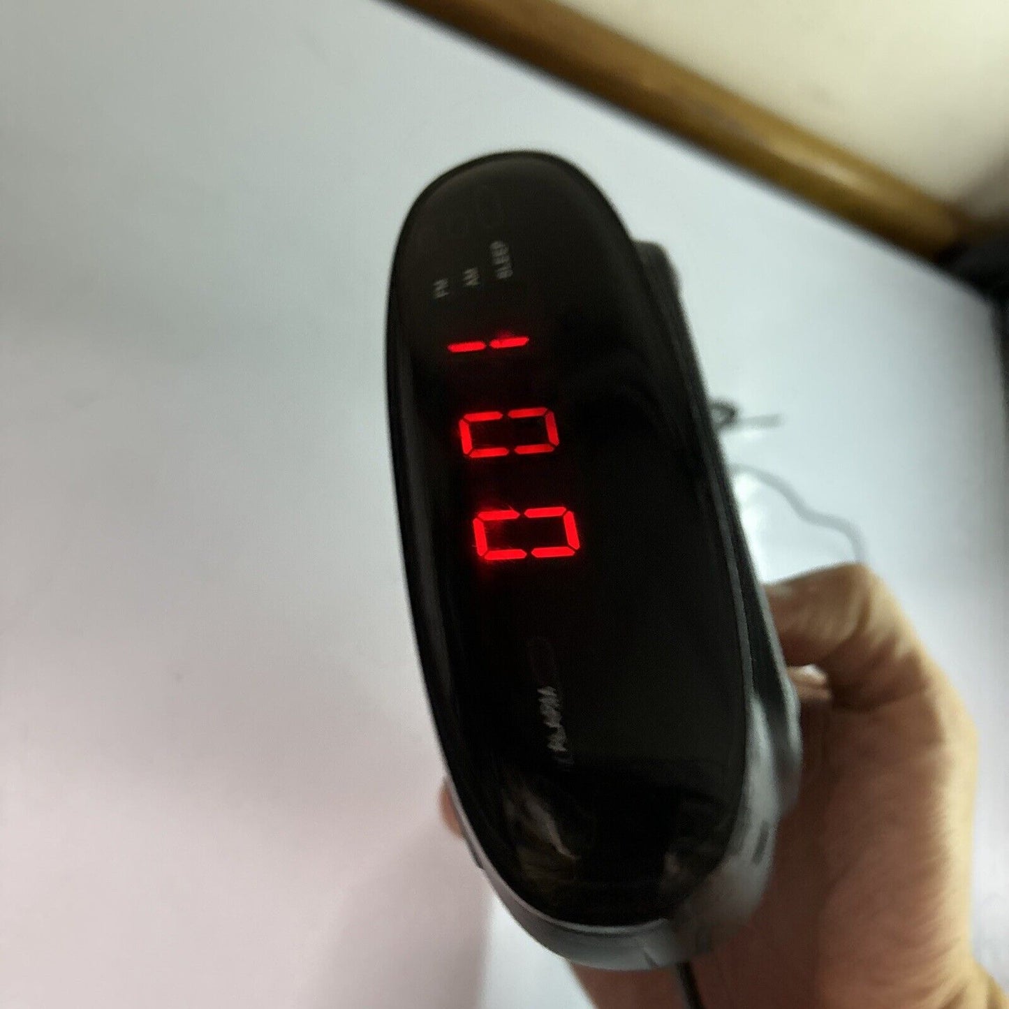 Target Alarm Clock AM/FM Radio KW121
