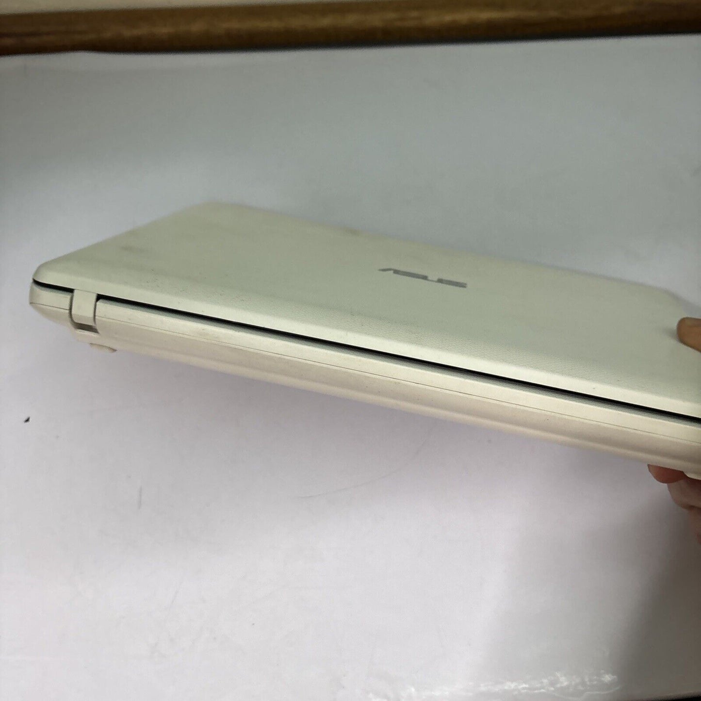 Asus F102B Laptop 320gb HDD *For Parts/Repair: Keys Missing, Broken LCD Battery*