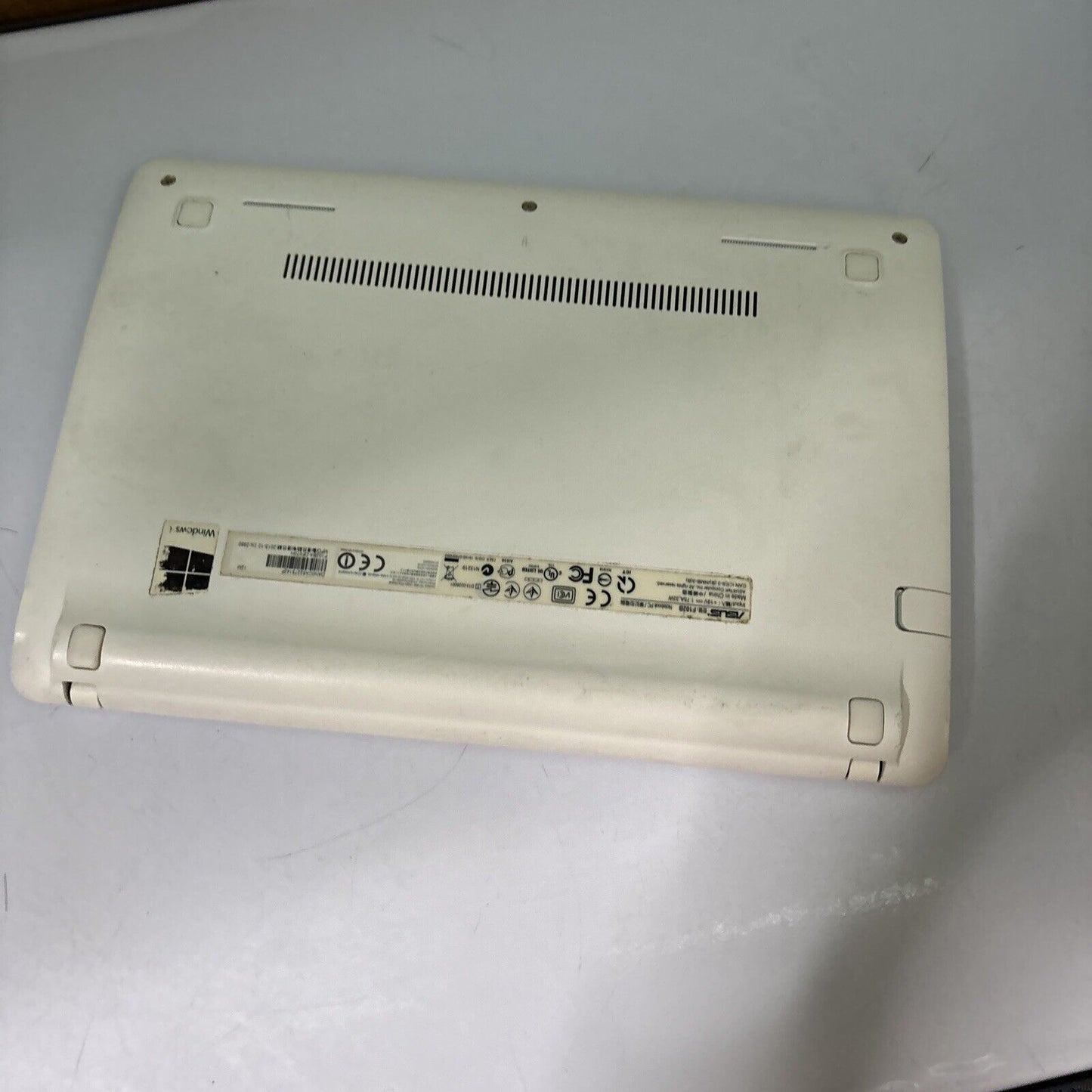 Asus F102B Laptop 320gb HDD *For Parts/Repair: Keys Missing, Broken LCD Battery*