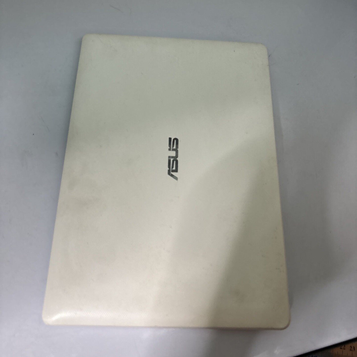 Asus F102B Laptop 320gb HDD *For Parts/Repair: Keys Missing, Broken LCD Battery*