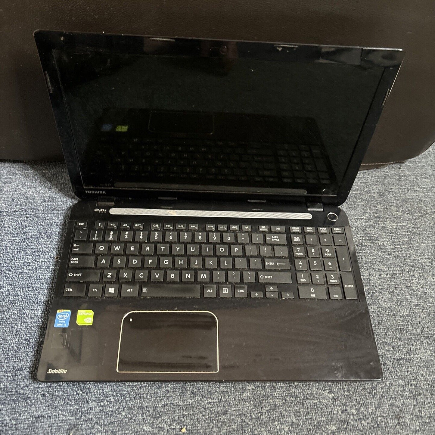 Toshiba Satellite L50-A i5-4200U 4gb RAM 700GB HDD DVD *For Parts: Dead Battery*