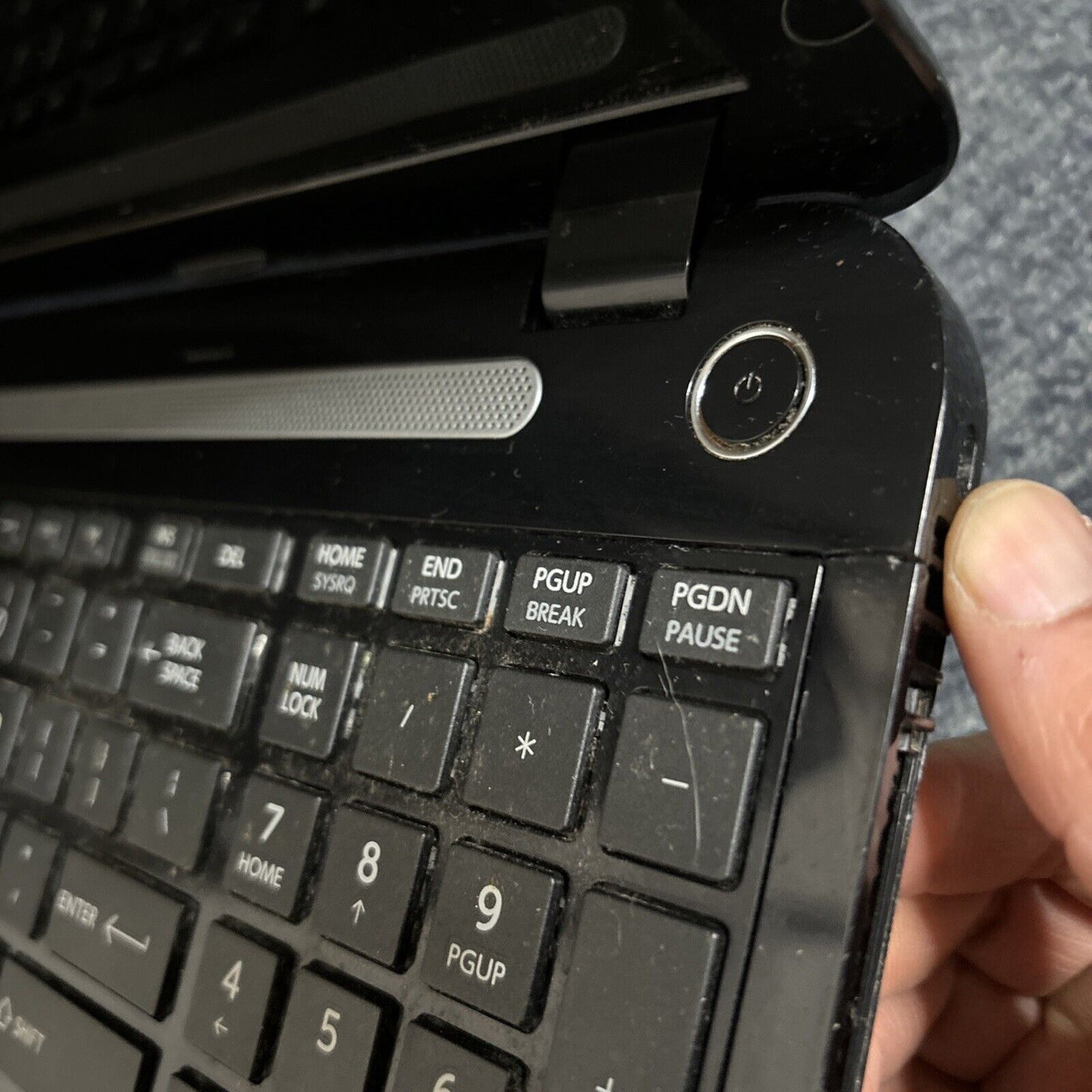 Toshiba Satellite L50-A i5-4200U 4gb RAM 700GB HDD DVD *For Parts: Dead Battery*